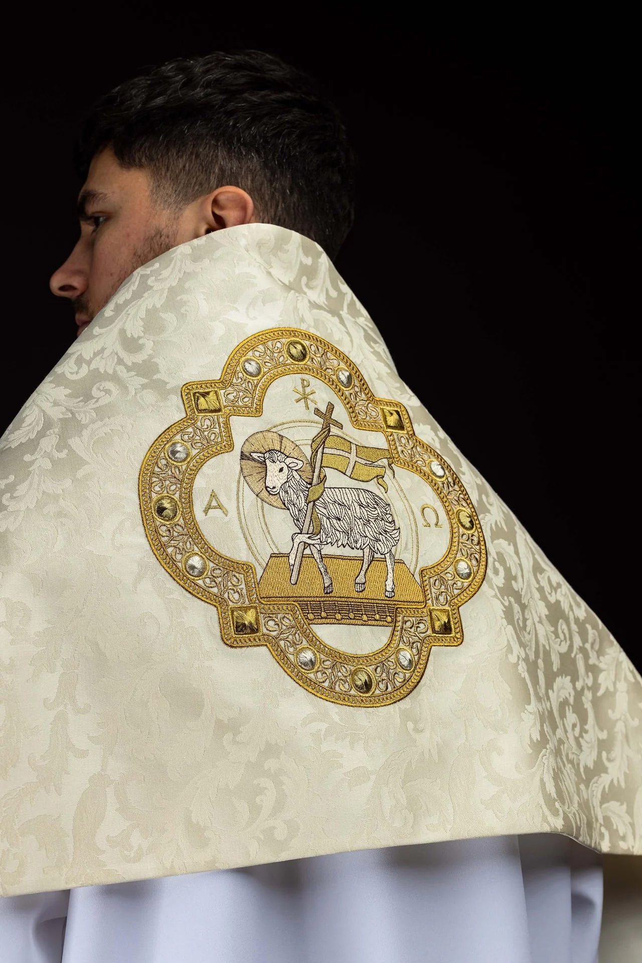 Humeral veil with Paschal Lamb embroidery on jacquard fabric