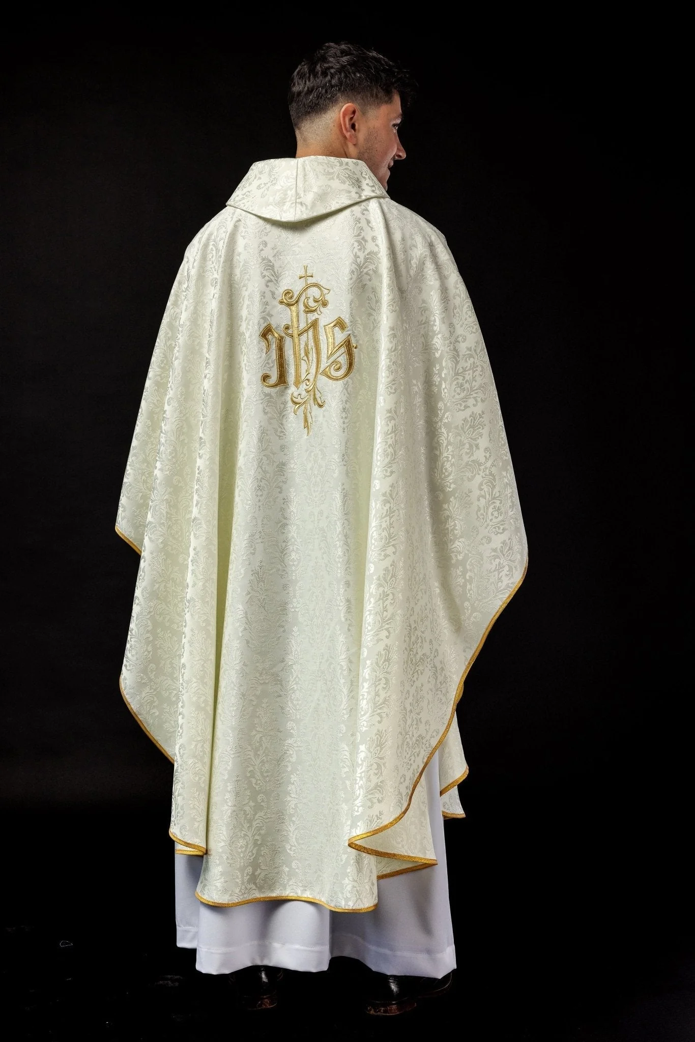 Ivory chasuble made of ornamental texture with classic IHS - Image 5