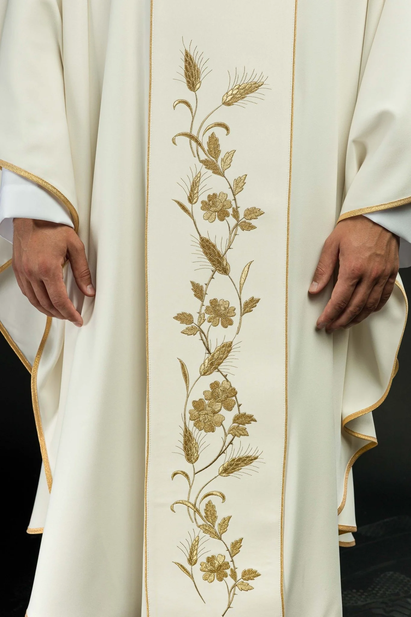 Ivory chasuble with cross and wheat embroidery - Image 4