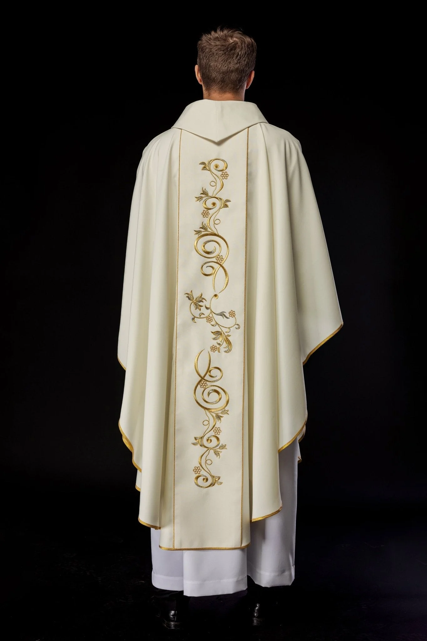 Ivory chasuble with the image of Immaculate Heart of Mary - Image 8