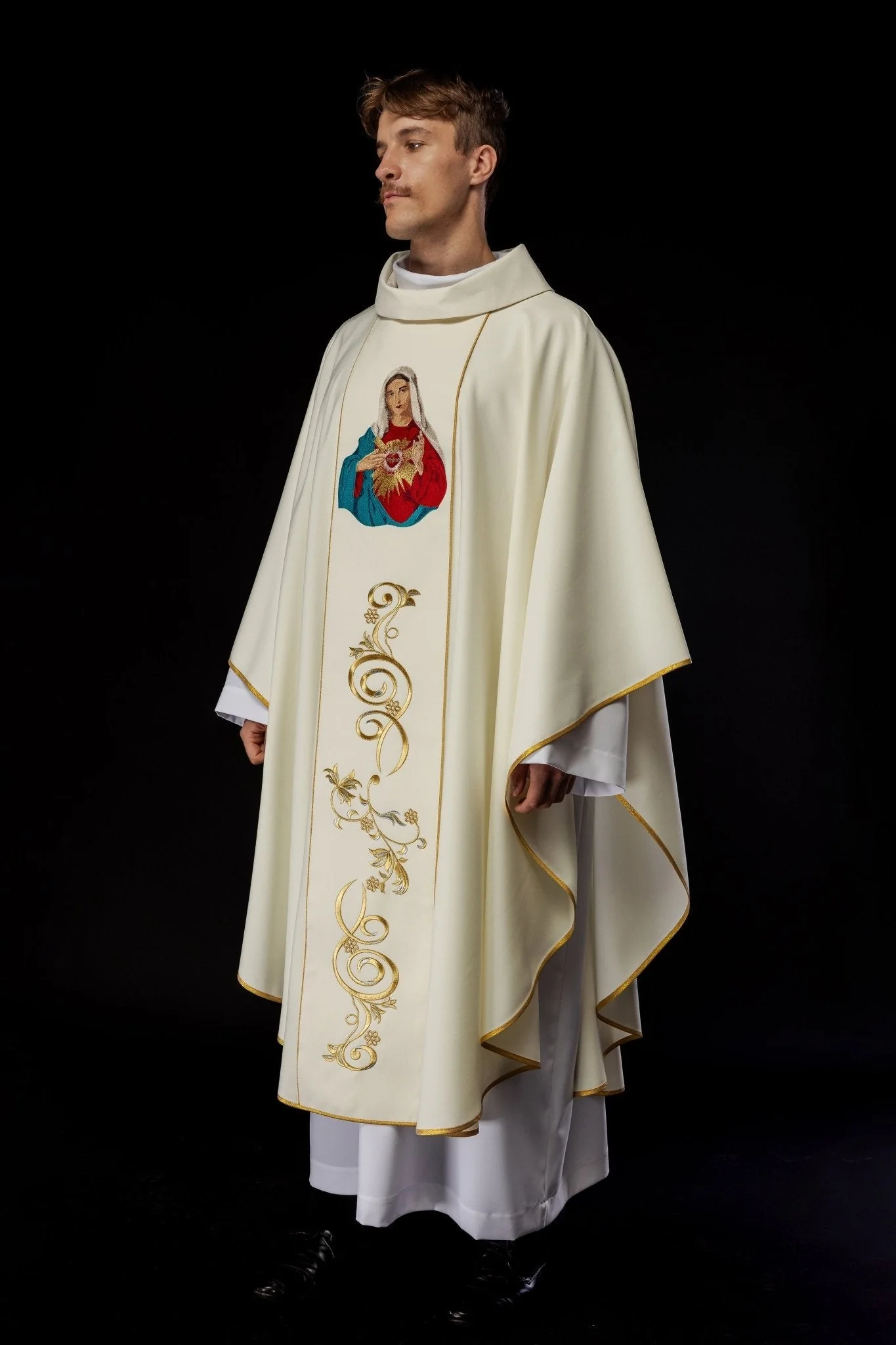 Ivory chasuble with the image of Immaculate Heart of Mary - Image 9