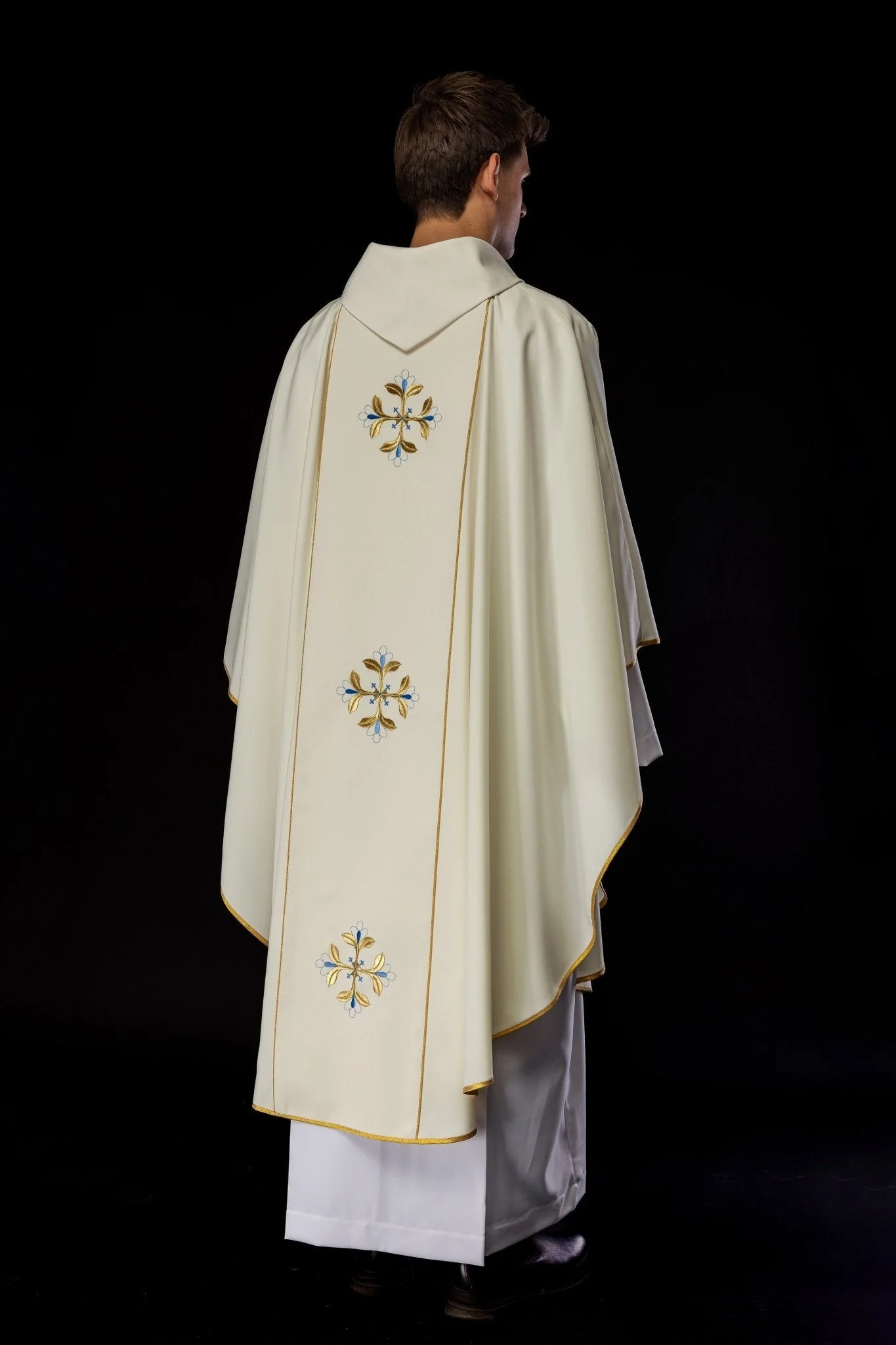 Ivory chasuble with the image of Our Lady Immaculate - Image 7