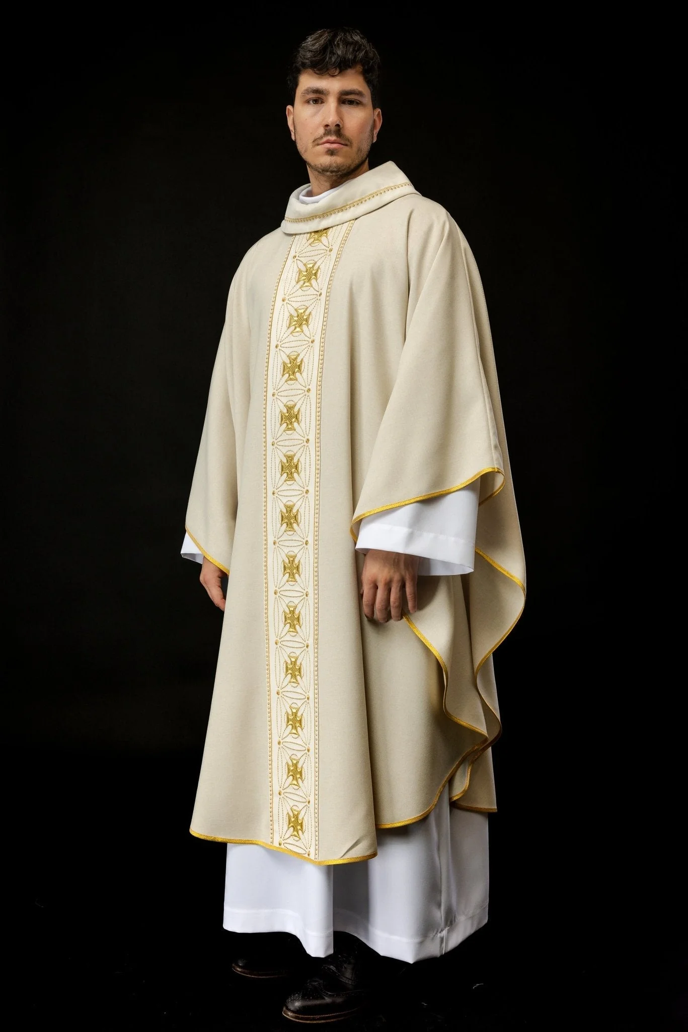 Ivory priest chasuble made of natural texture with embroidered collar - Image 2