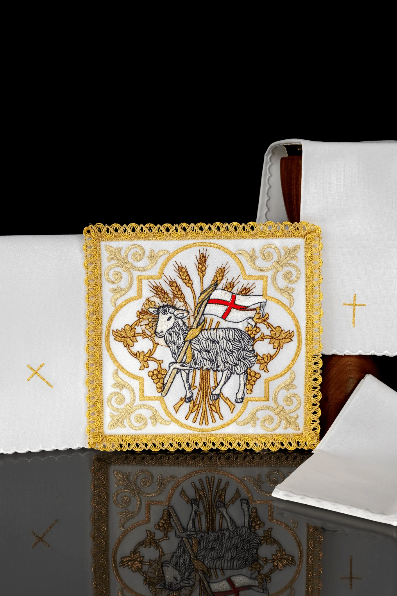 Lamb embroidered linen for Easter