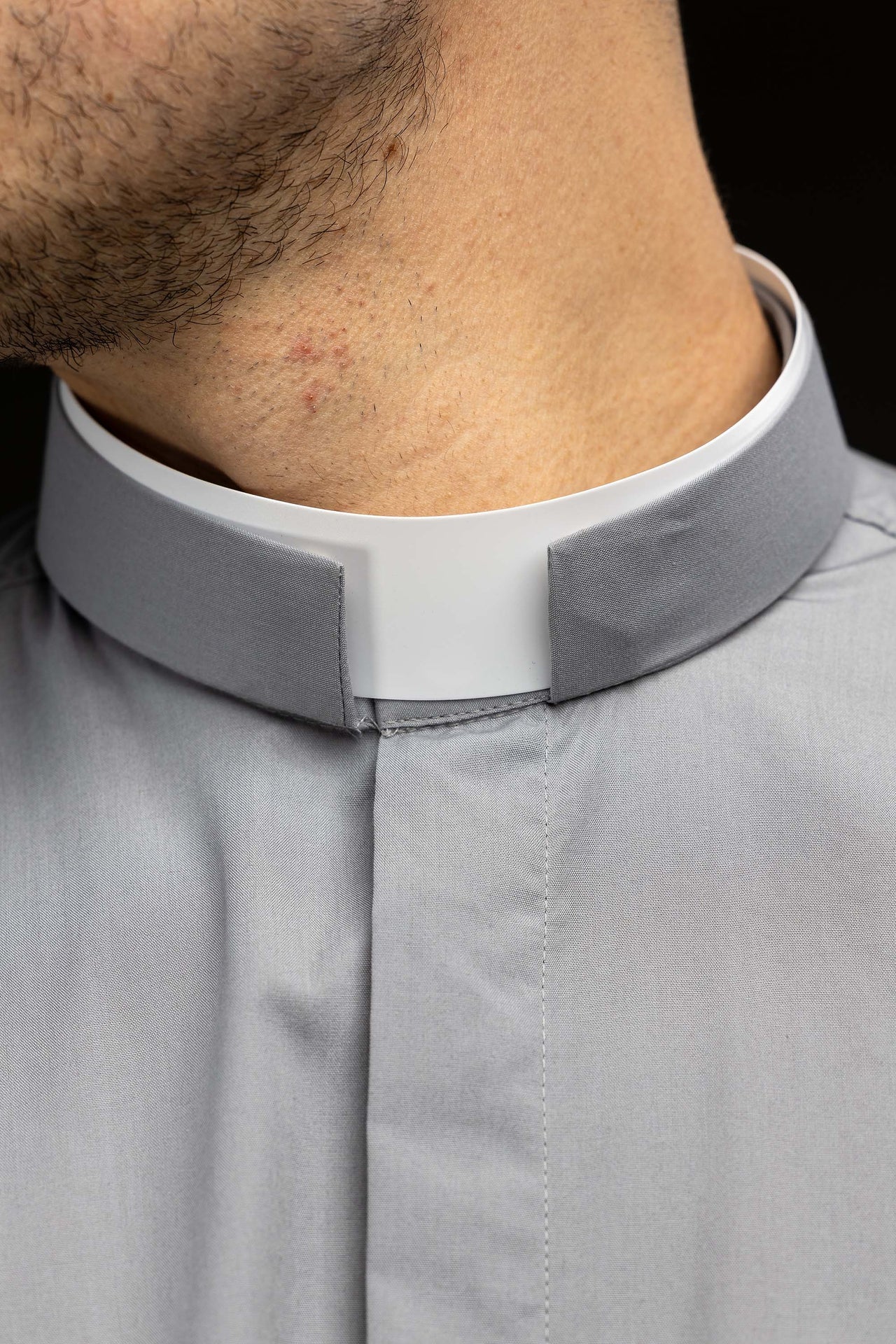 Light grey long-sleeved Roman clerical shirt with clerical collar - Image 2