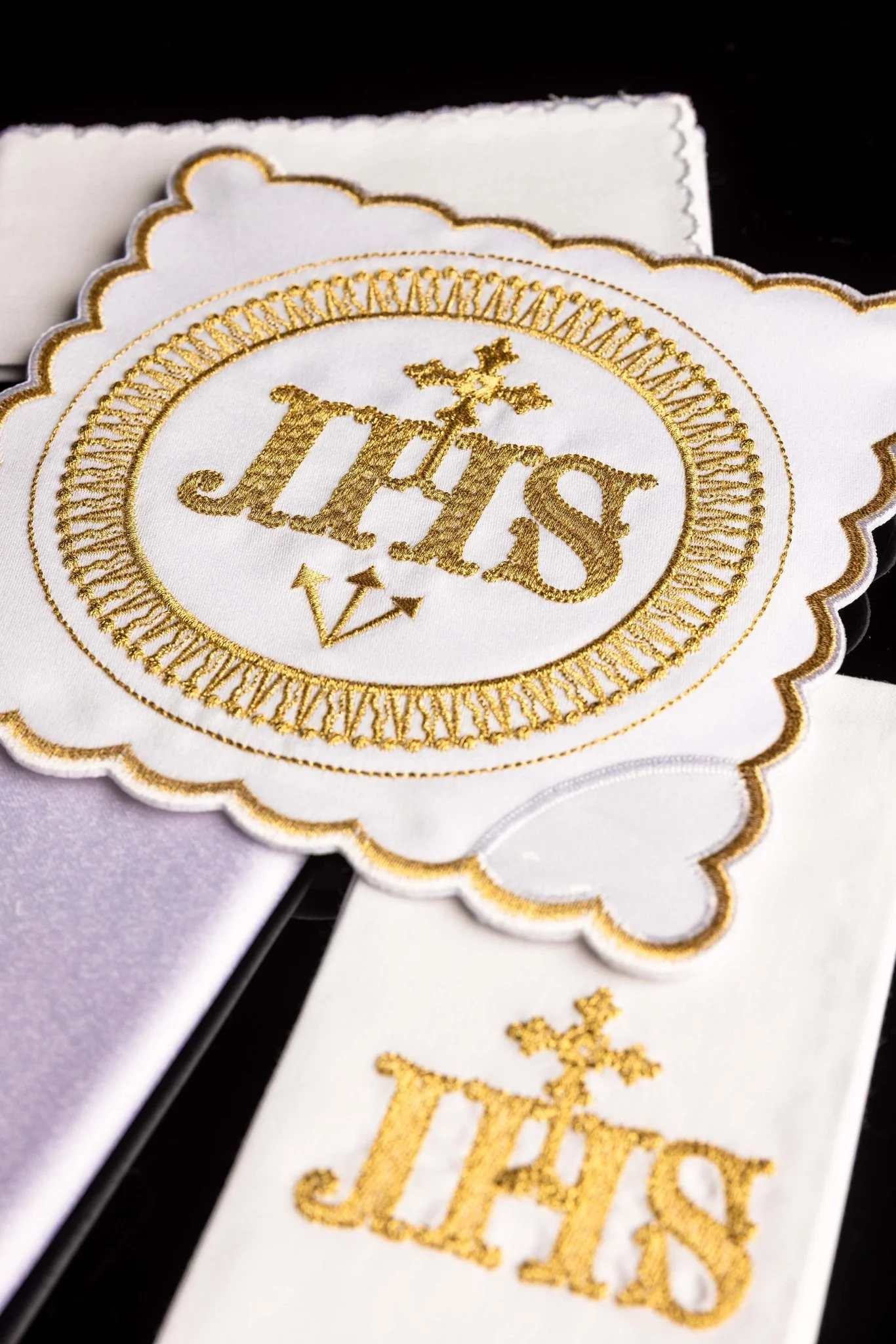 Linen Chalice Linens Embroidered with IHS - Image 4