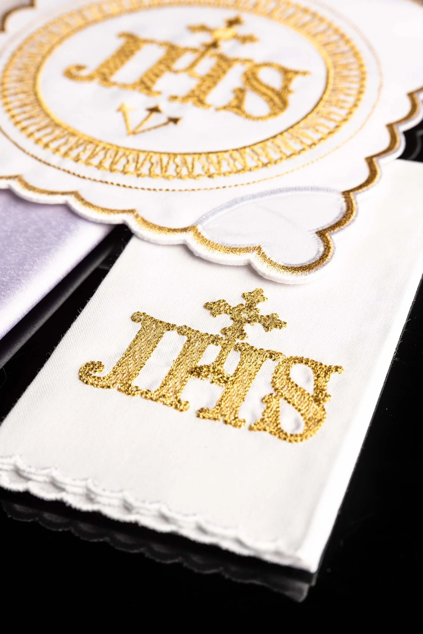 Linen Chalice Linens Embroidered with IHS - Image 5