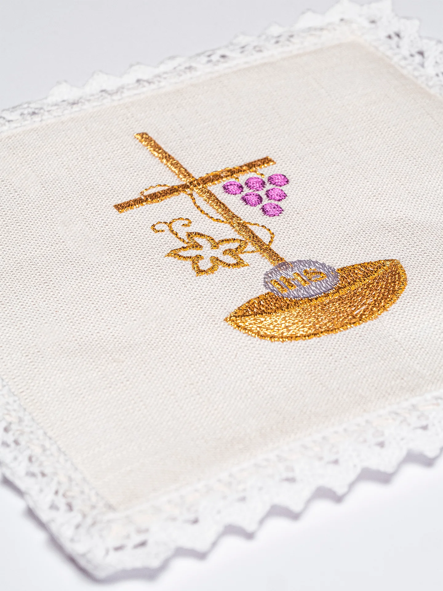 Linen chalice linens set embroidered with IHS grapes and a cross - Image 2