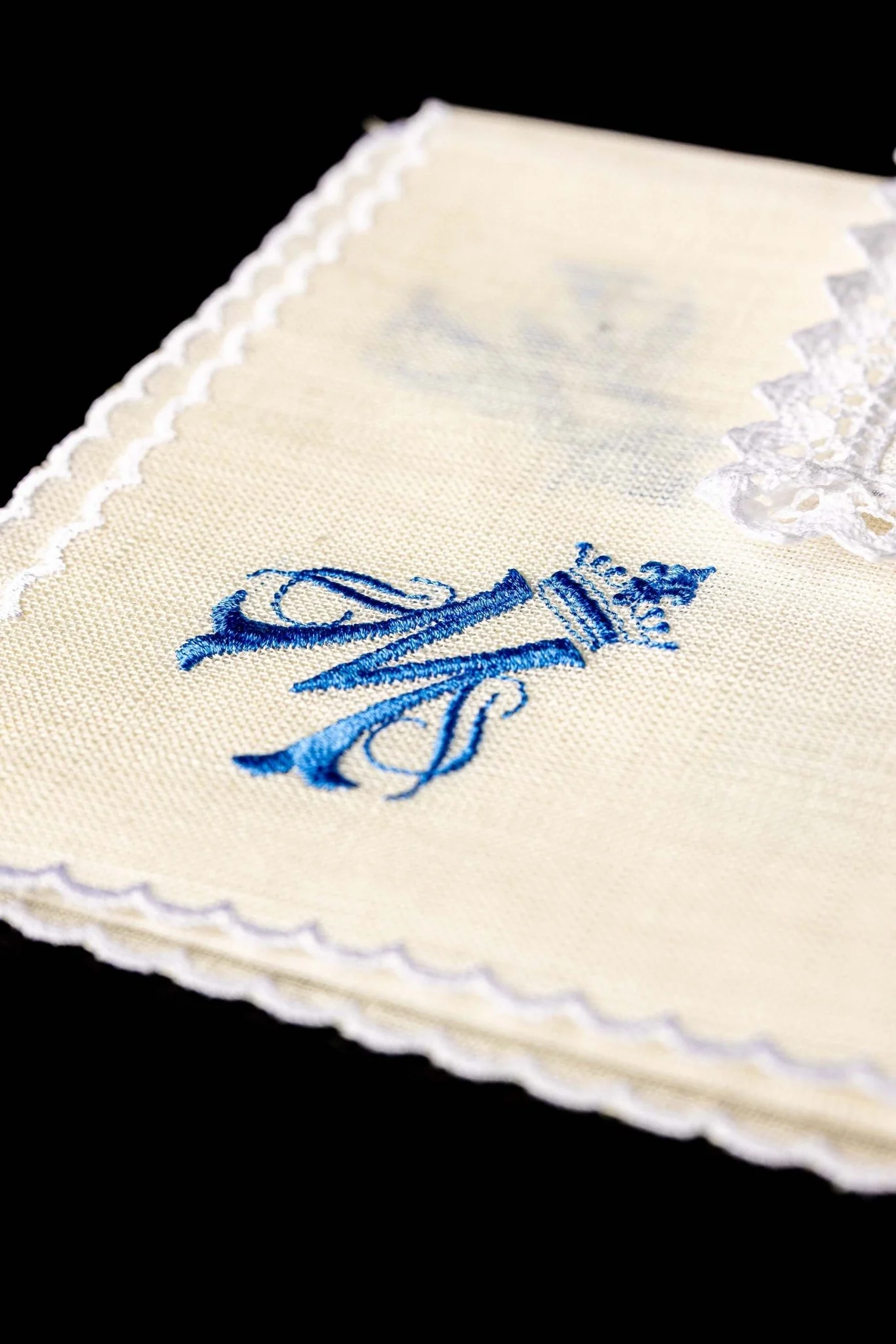 Linen Chalice Linens with Embroidered Mary Motif - Image 5