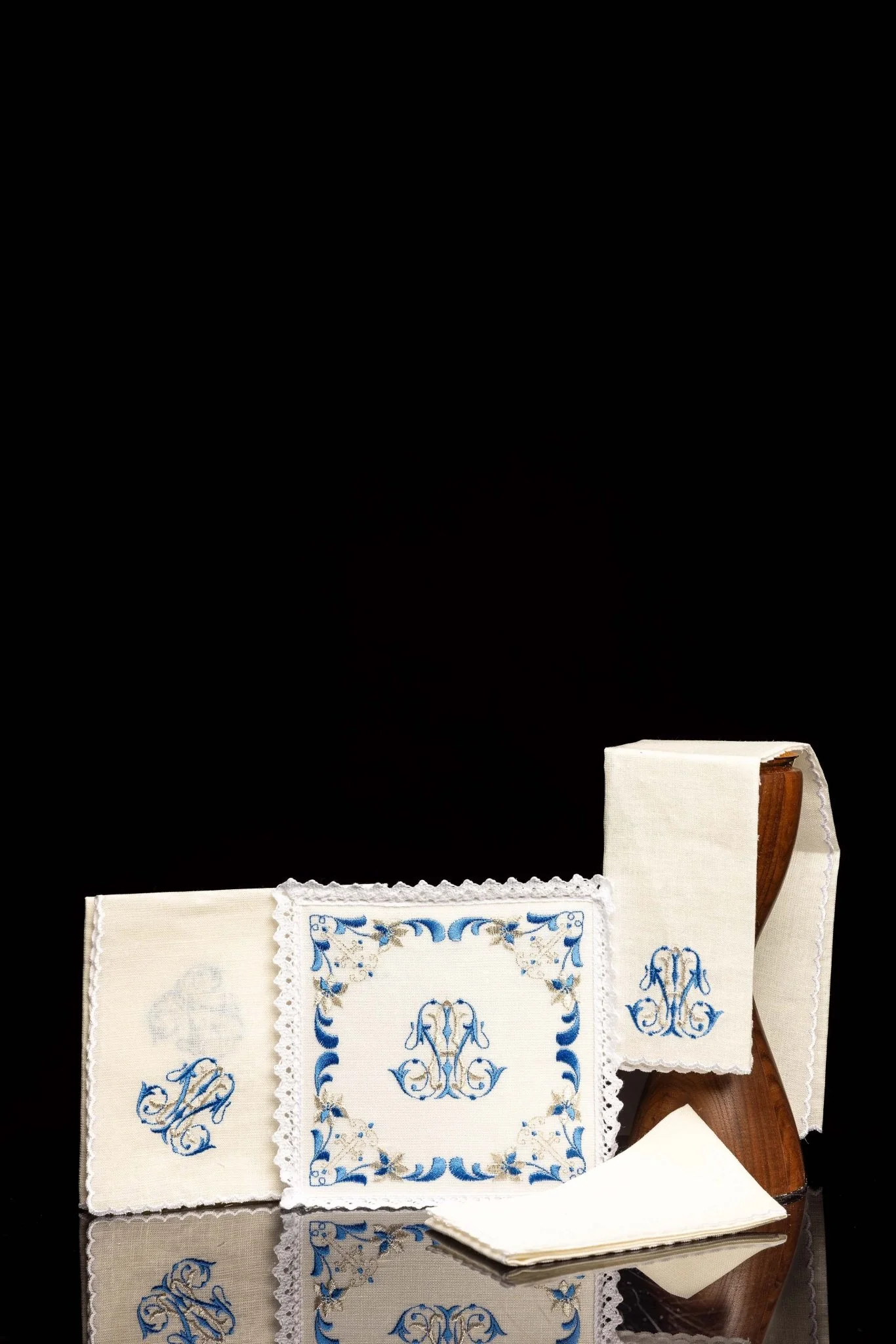 Linen Chalice Linens with Gold Mary Embroidery