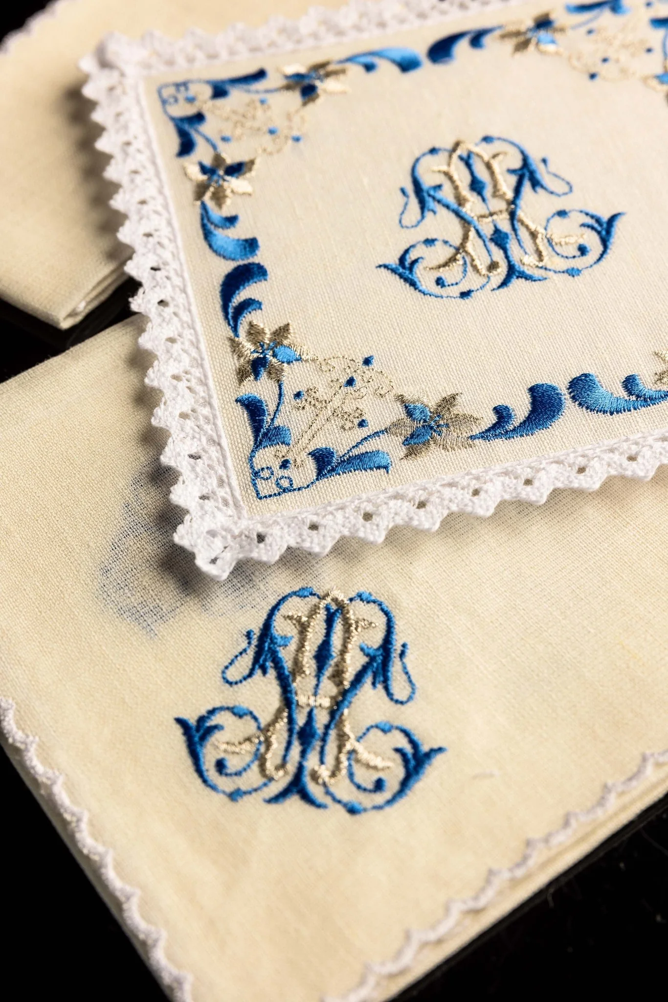 Linen Chalice Linens with Gold Mary Embroidery - Image 2