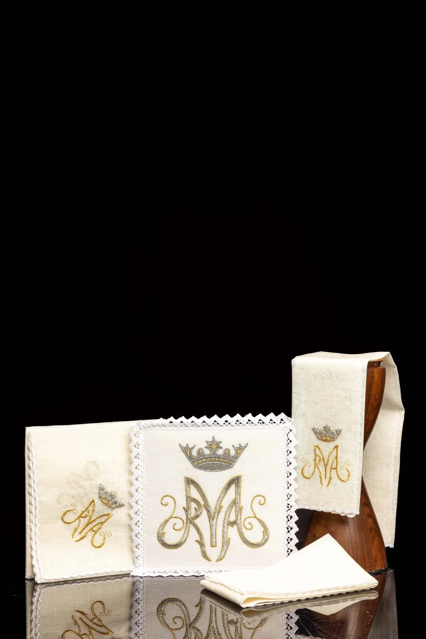 Linen Chalice Linens with Mary Motif