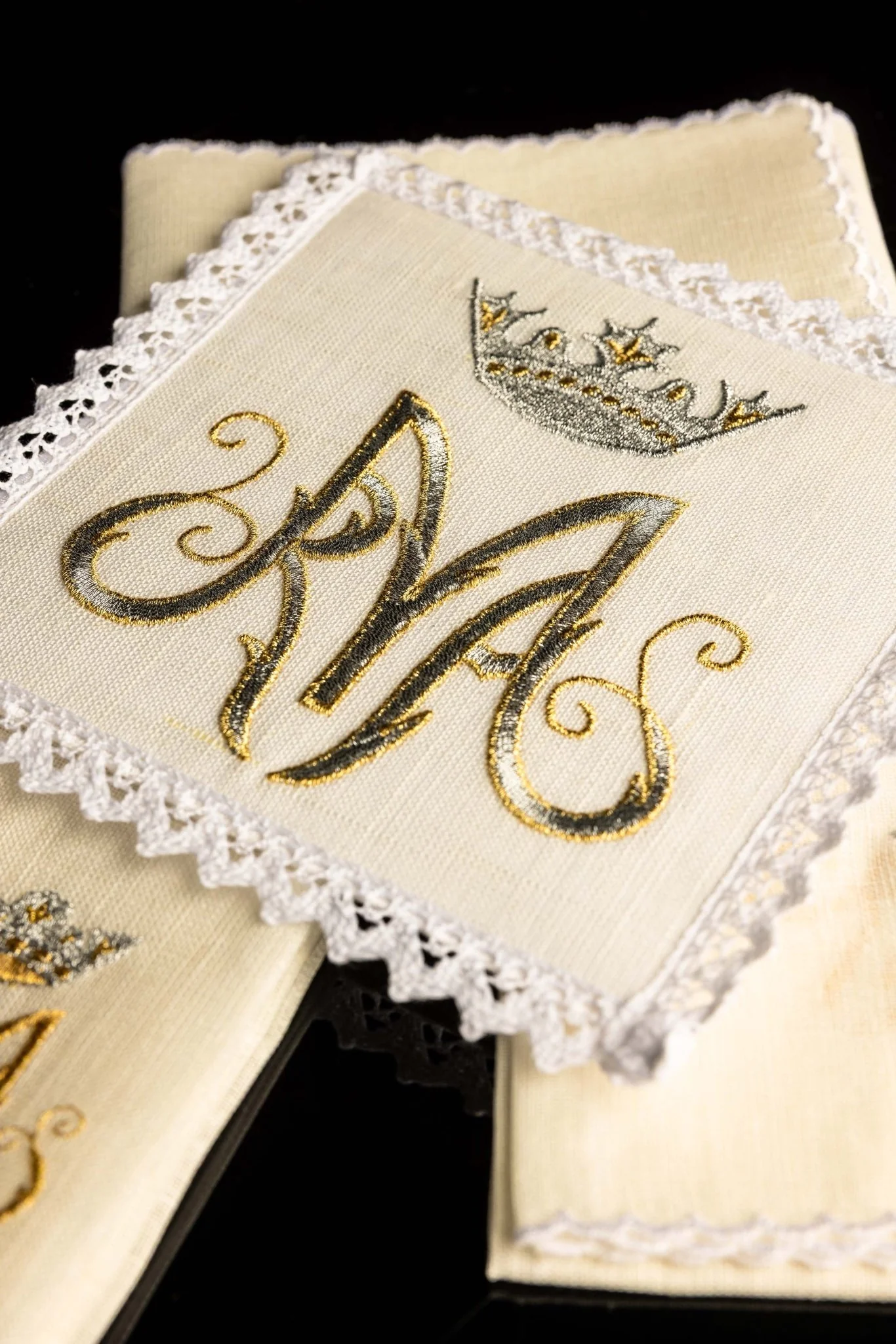 Linen Chalice Linens with Mary Motif - Image 2