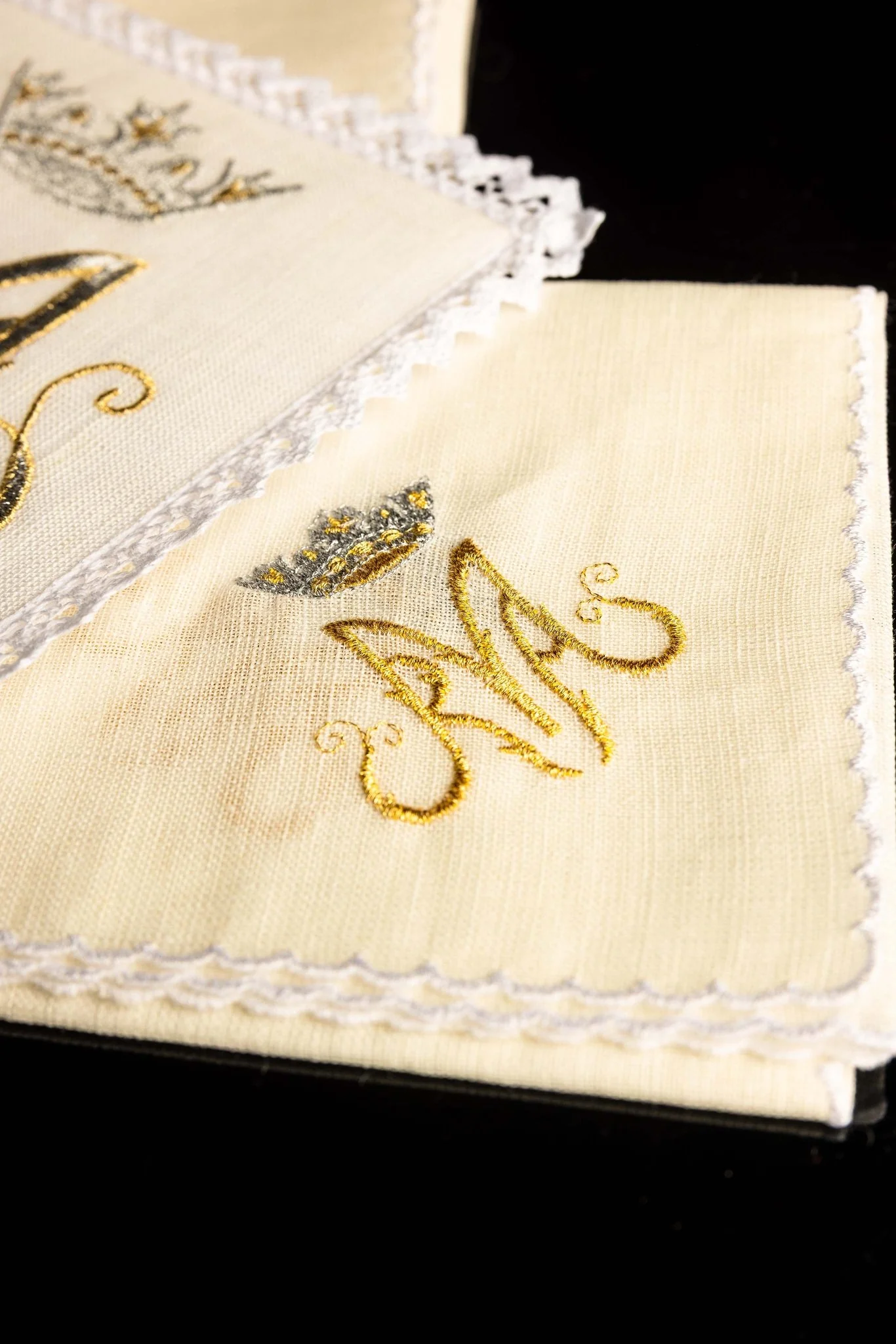 Linen Chalice Linens with Mary Motif - Image 3