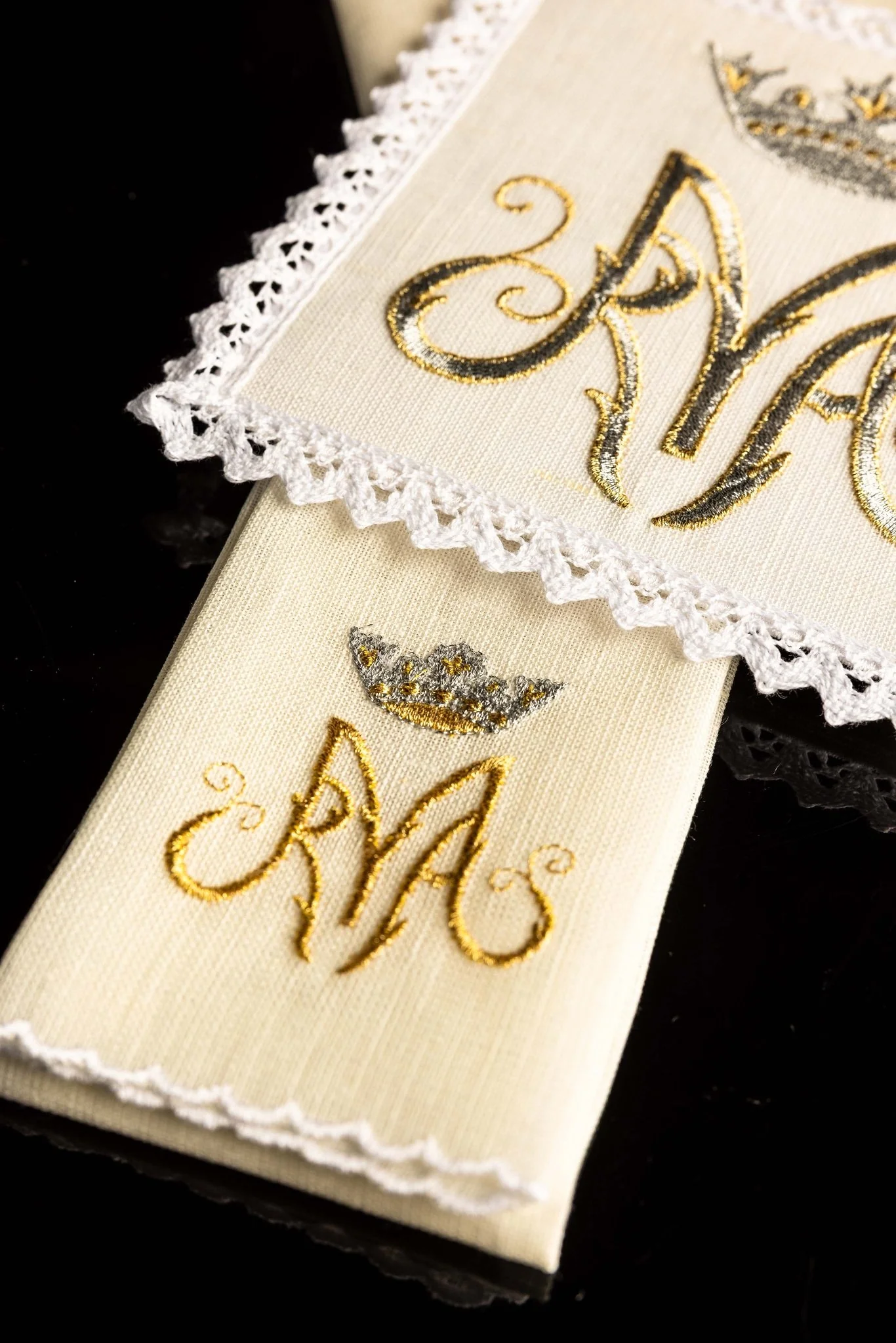 Linen Chalice Linens with Mary Motif - Image 5