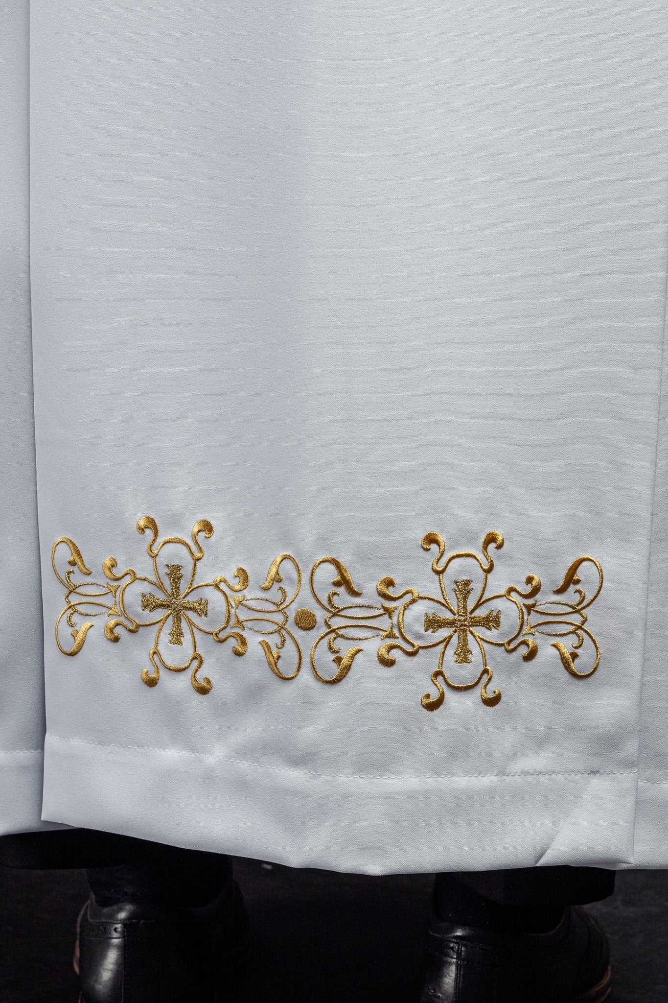 Liturgical alb with turtleneck decorated with embroidery white - Image 2