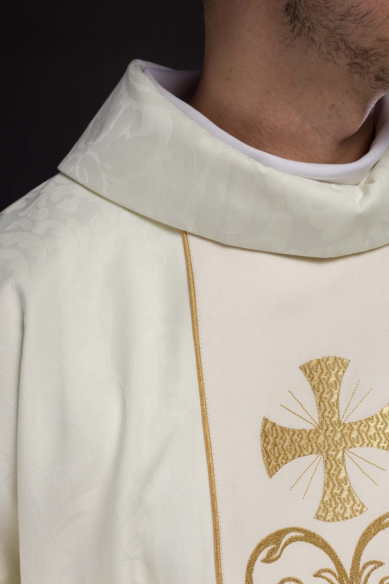 Liturgical chasuble with a decorated belt - Image 4