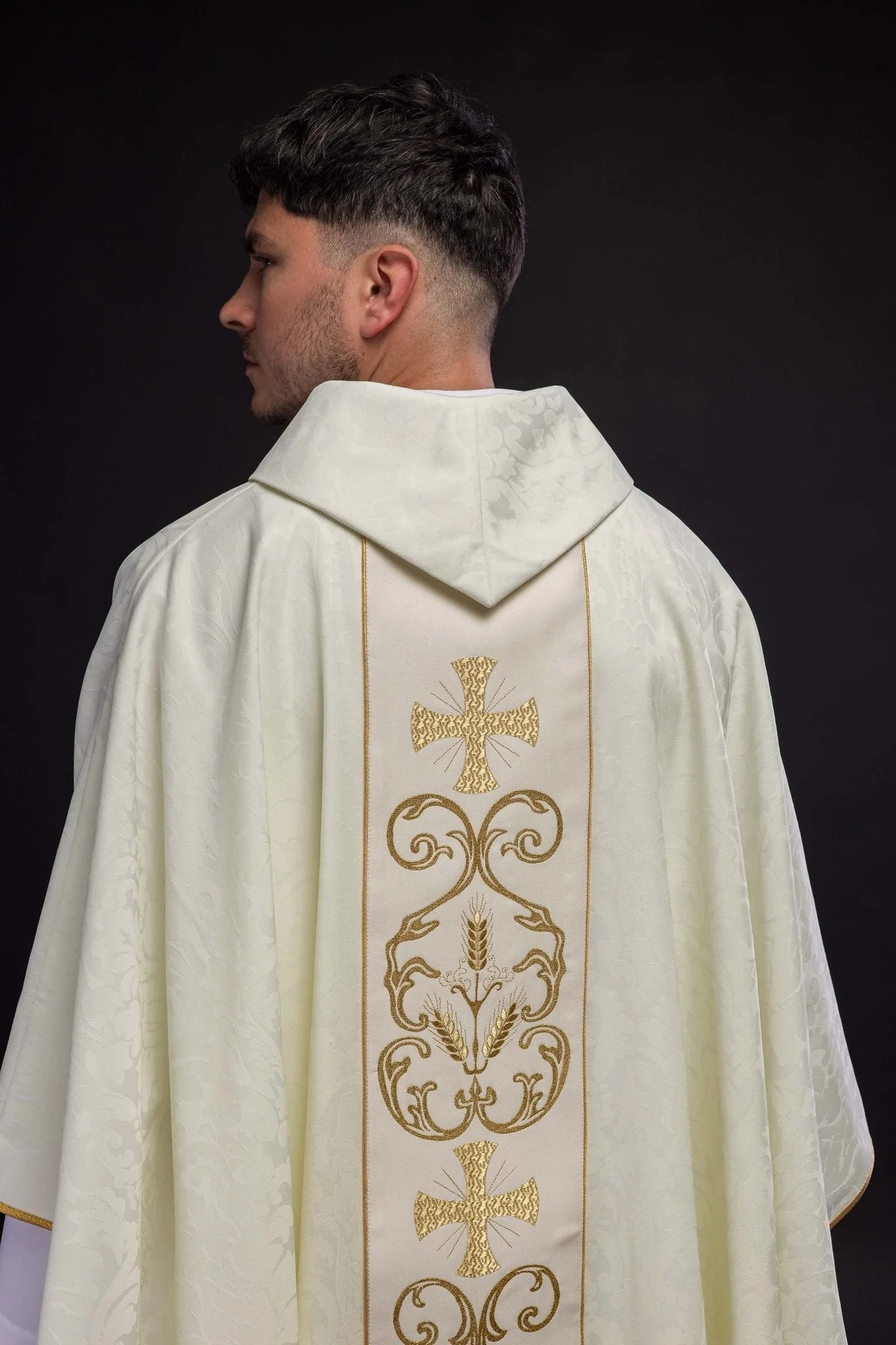 Liturgical chasuble with a decorated belt - Image 7