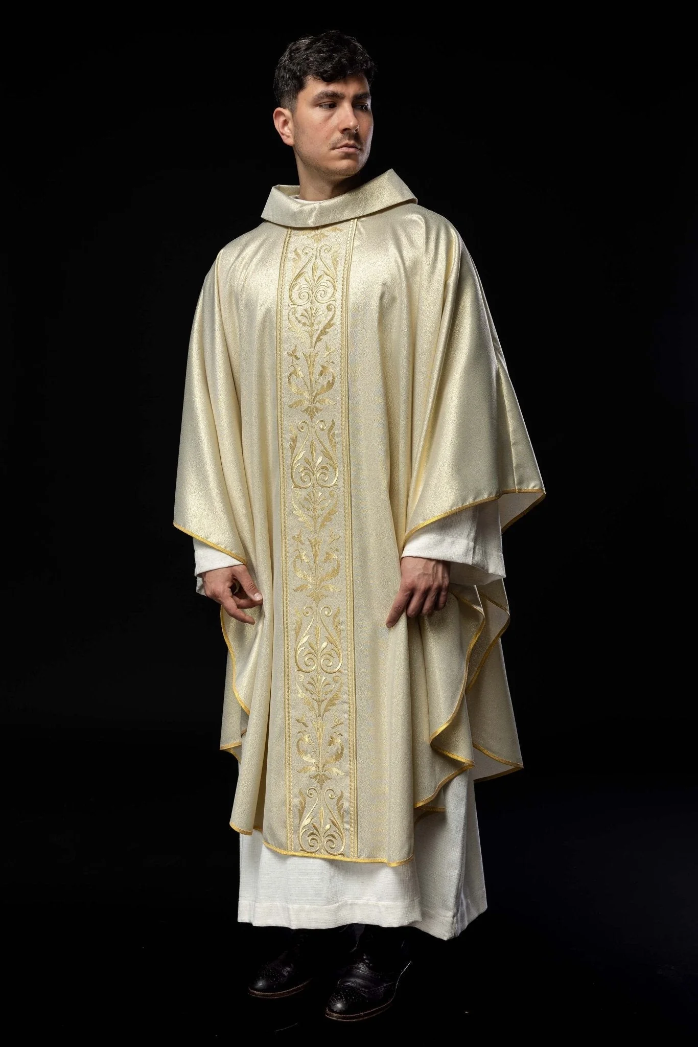 Liturgical chasuble with a decorated gold embroidered belt - Image 2
