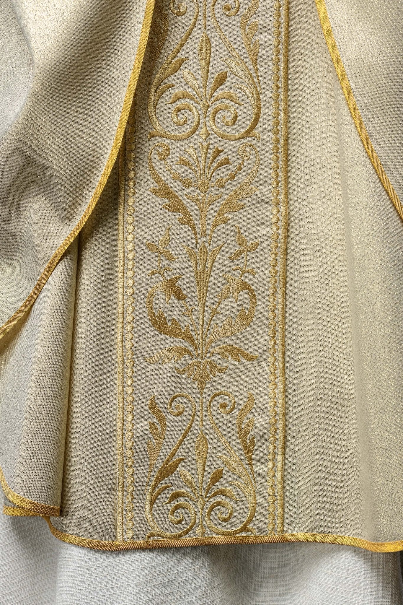 Liturgical chasuble with a decorated gold embroidered belt - Image 5