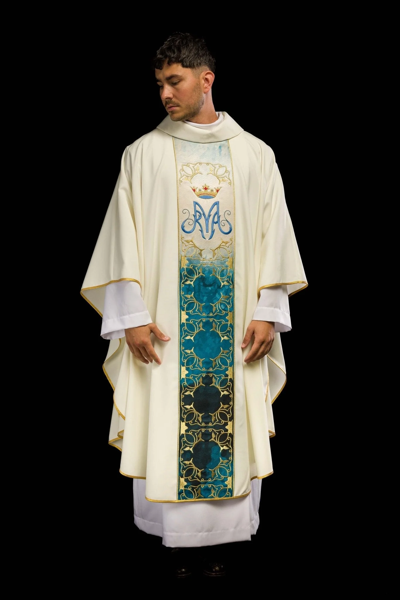 Marian liturgical chasuble with an embroidered and sublimated belt in ecru
