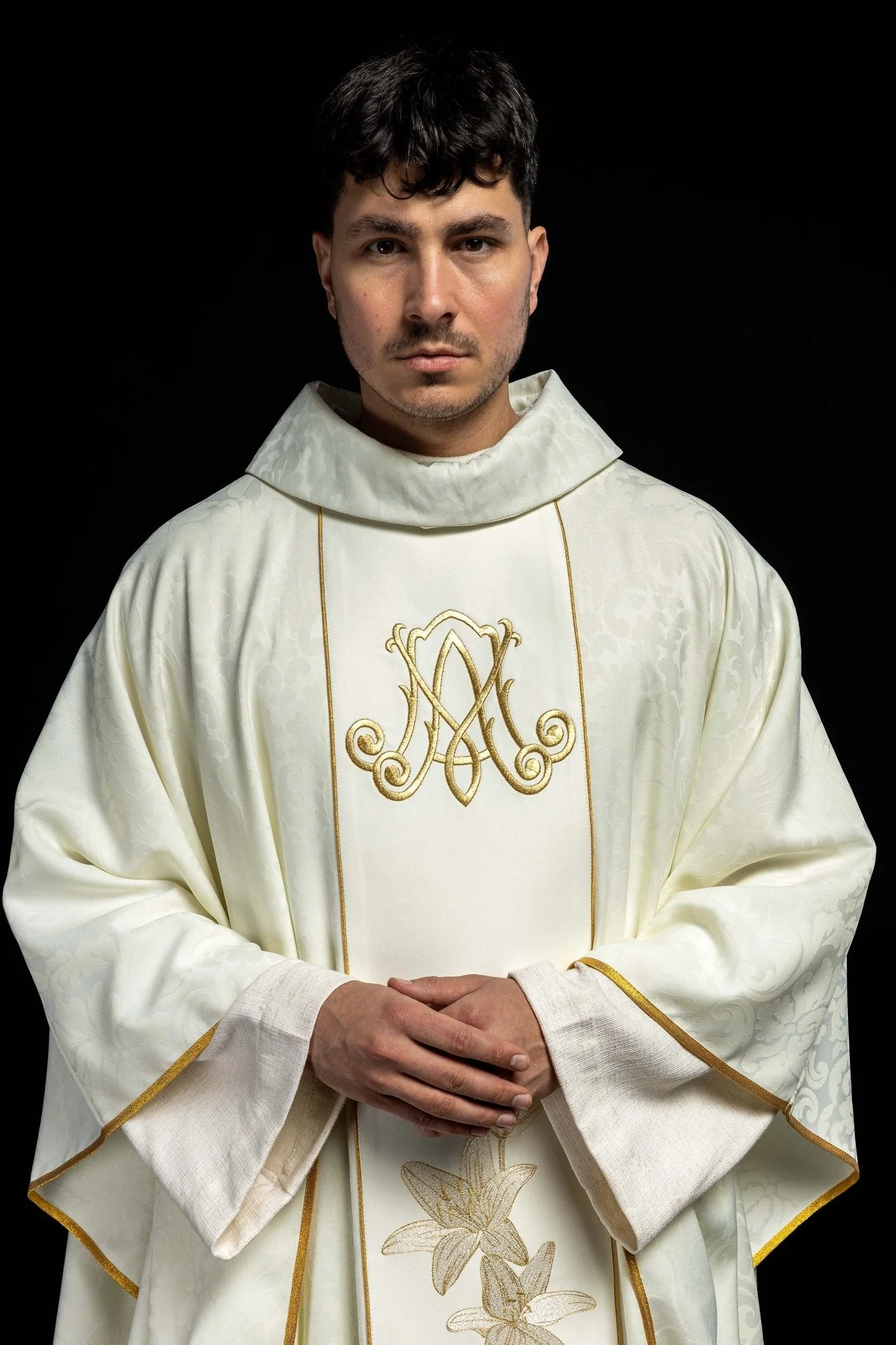 Marian liturgical chasuble with embroidered lilie