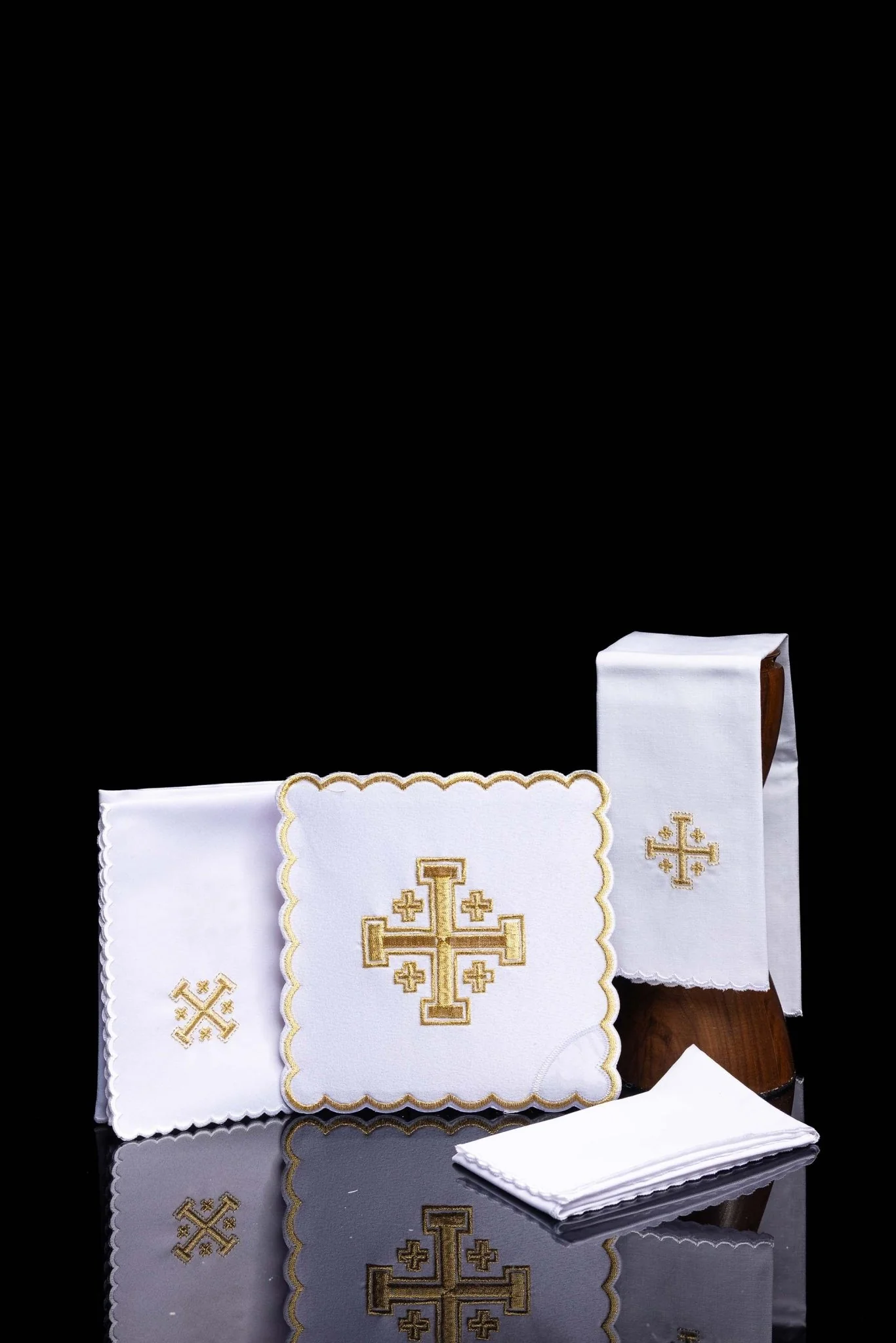 Mass linens with gold Jerusalem Cross embroidery