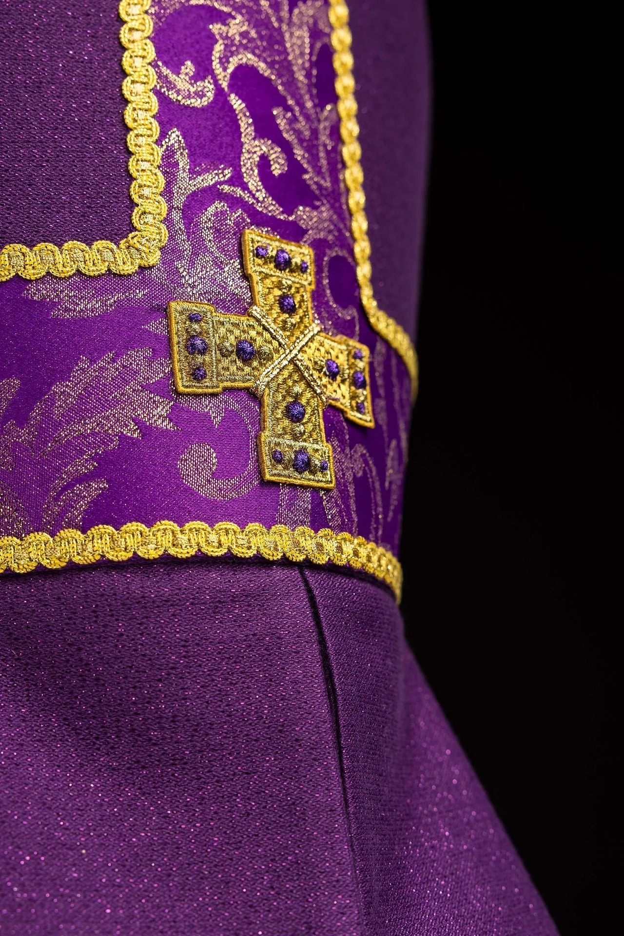 Purple mitre embroidered with a cross decorated with jacquard fabric - Image 6