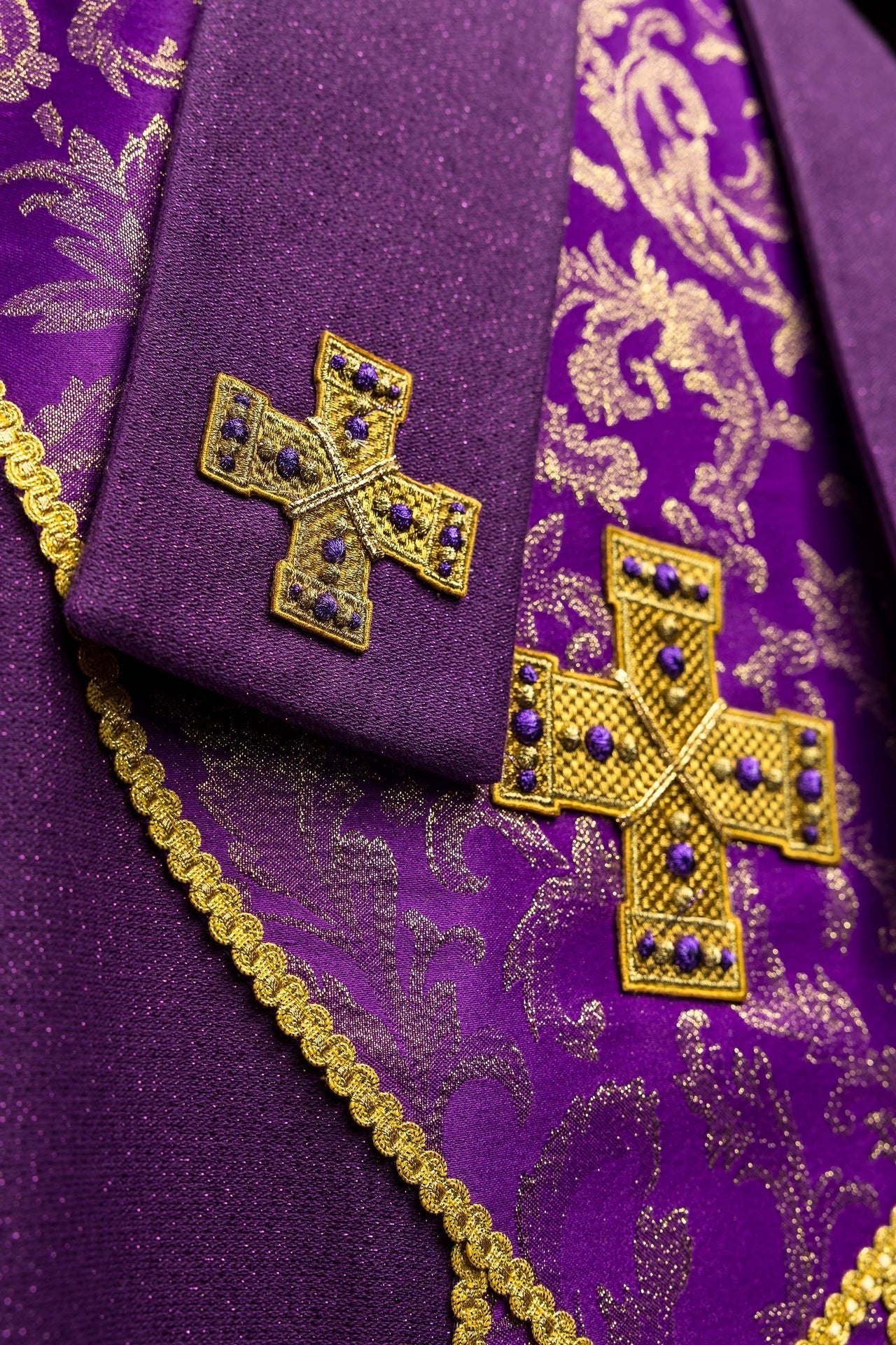 Purple mitre embroidered with a cross decorated with jacquard fabric - Image 7