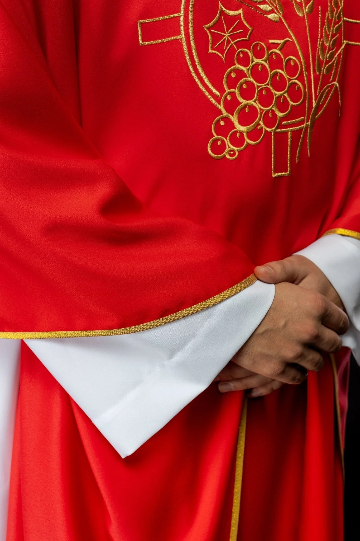 Monastic chasuble in red with embroidered collar and wheat symbol - Image 4