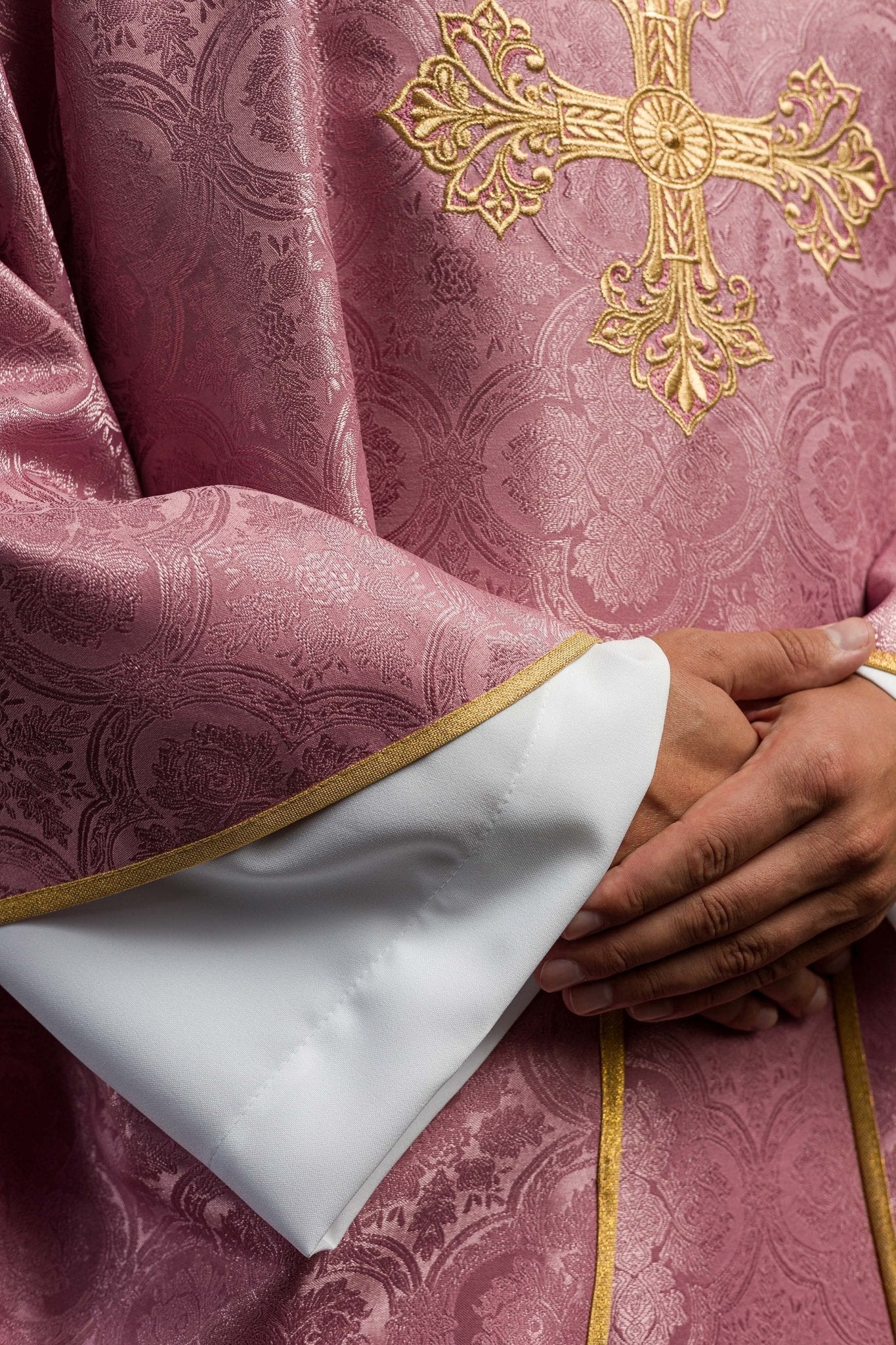 Pink chasuble with a cross made of patterned fabric - Image 4