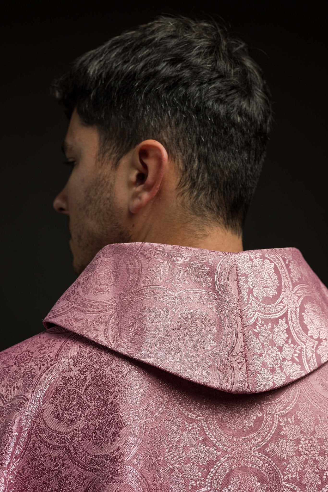 Pink chasuble with a cross made of patterned fabric - Image 6