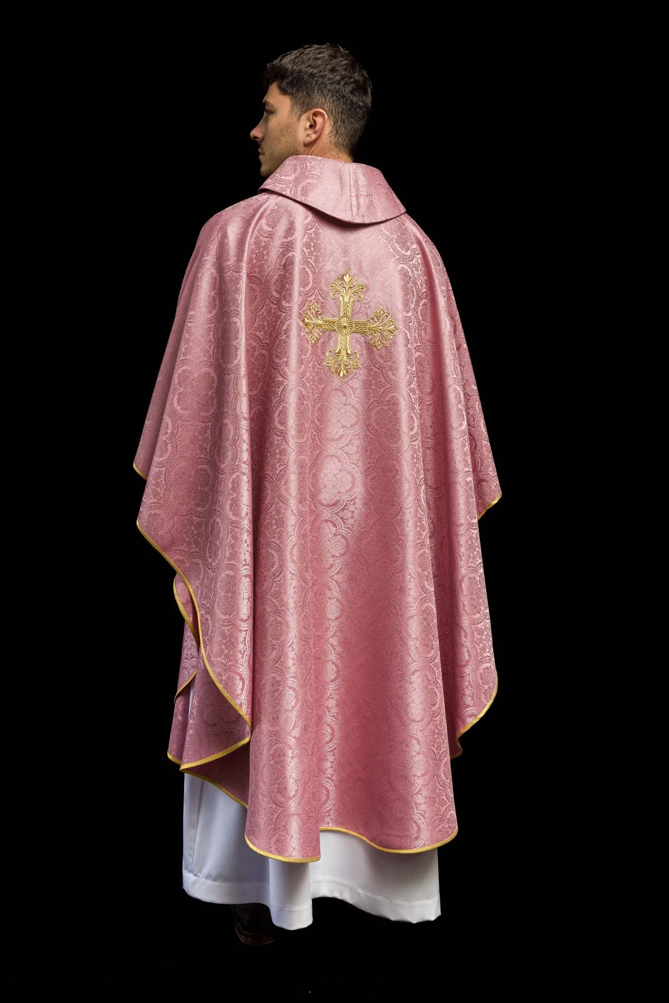 Pink chasuble with a cross made of patterned fabric - Image 8