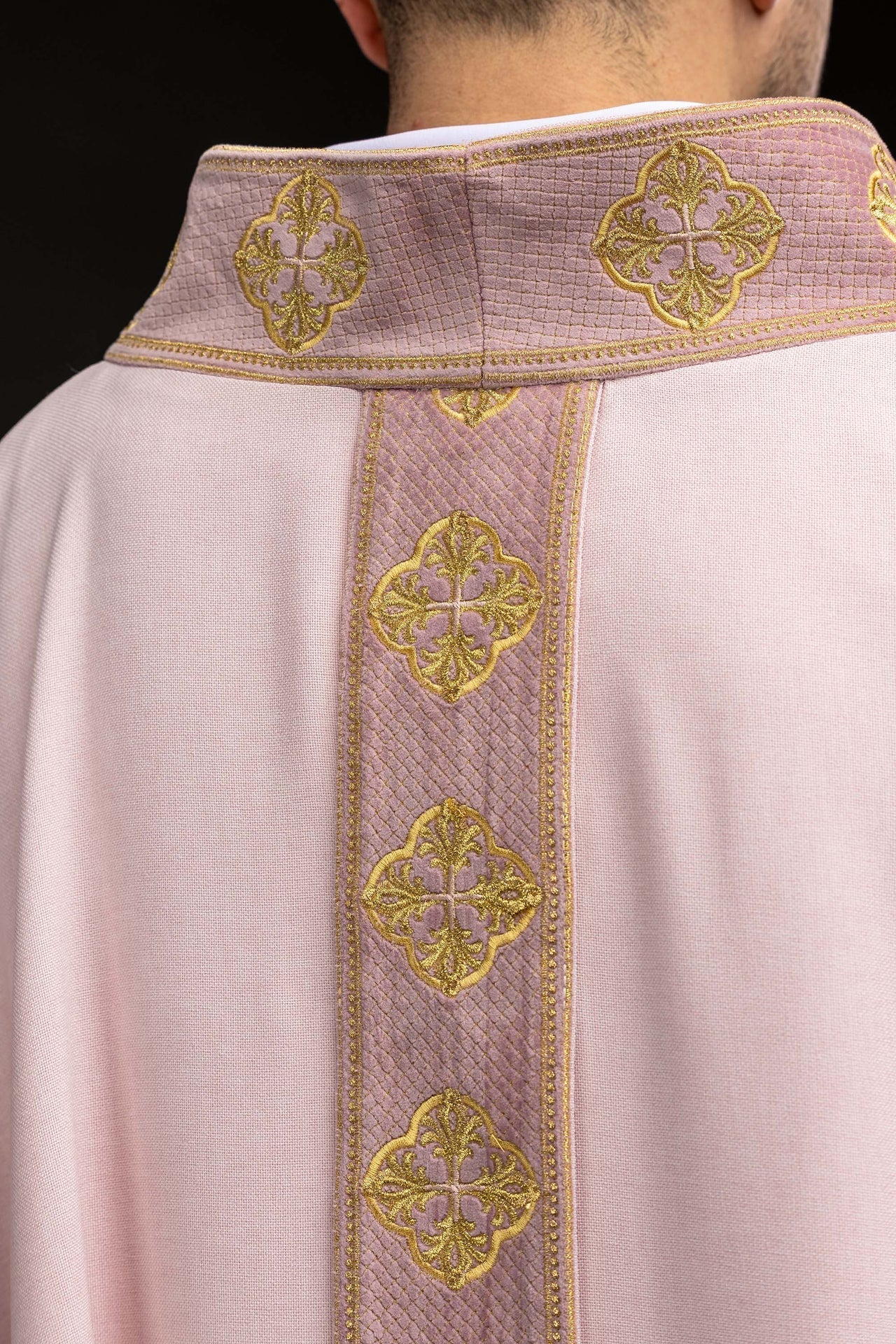 Pink chasuble with an embroidered panel and a cross-patterned collar - Image 6