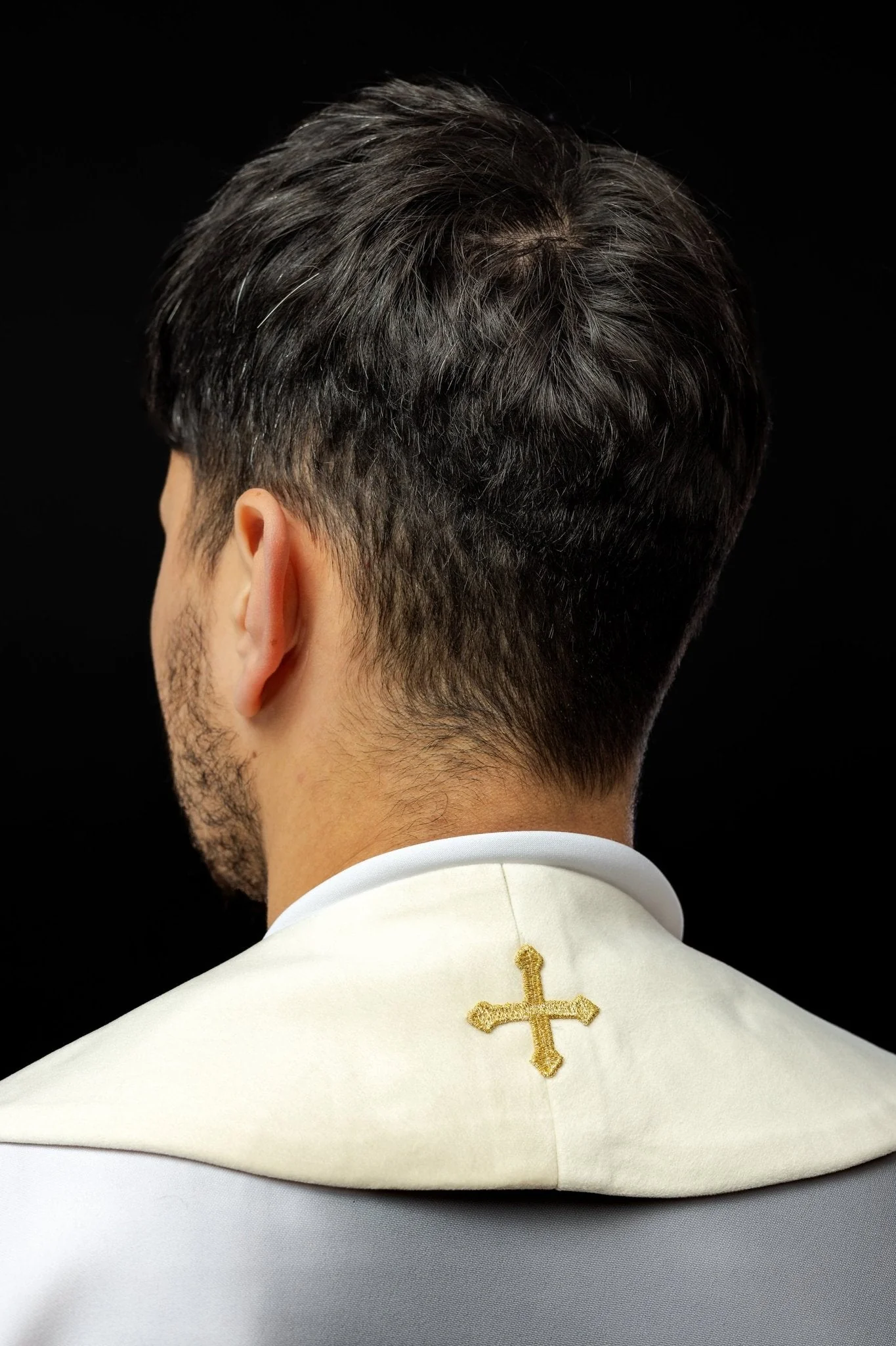 Priest stole in Ivory with embroidered gold JHS and tassels - Image 6