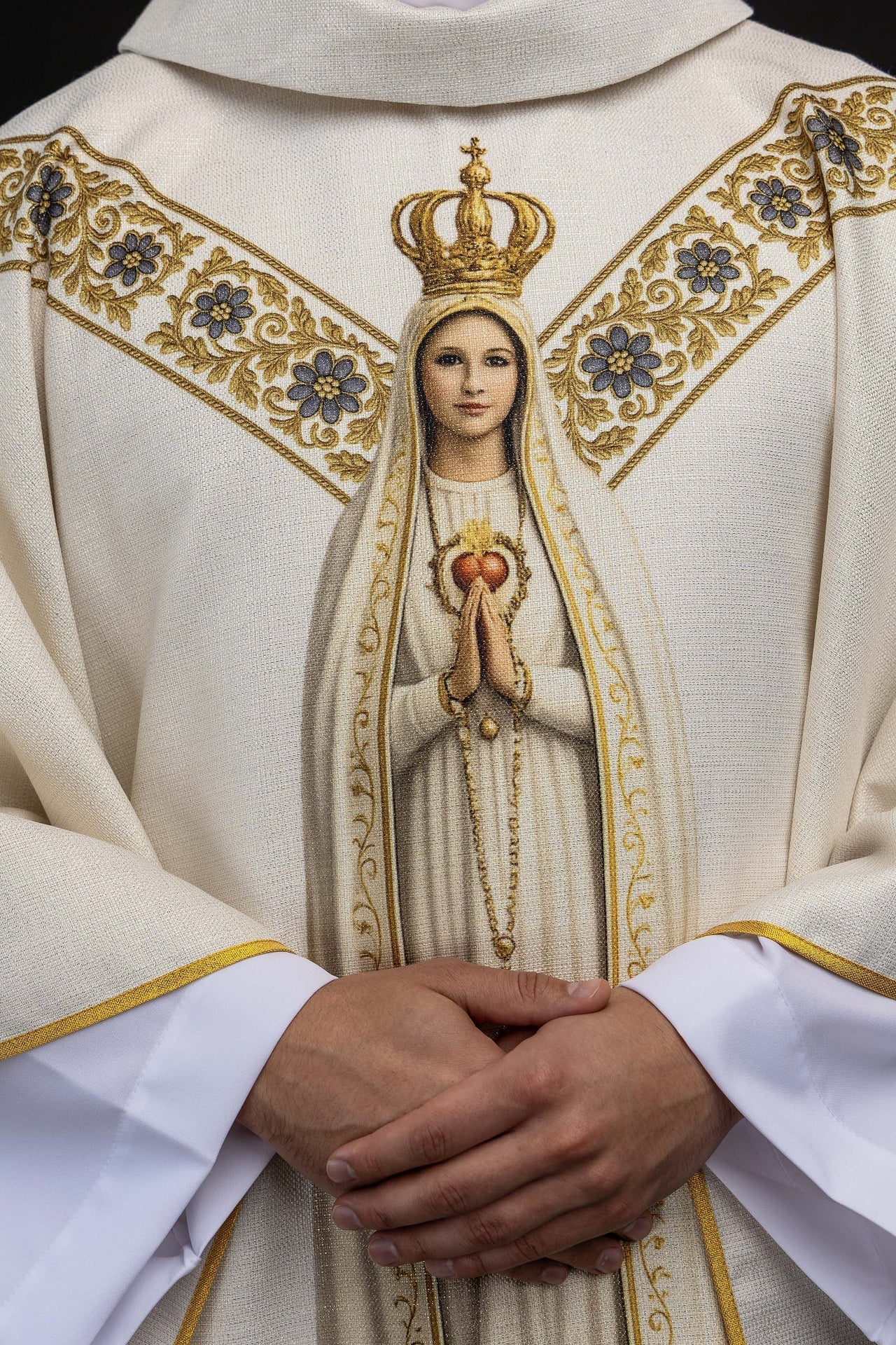 Printed chasuble with the image of Our Lady of Fátima - Image 4