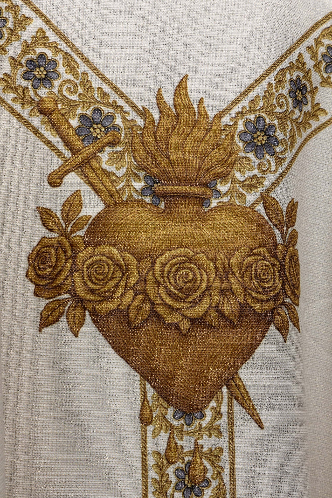 Printed chasuble with the image of Our Lady of Fátima - Image 9