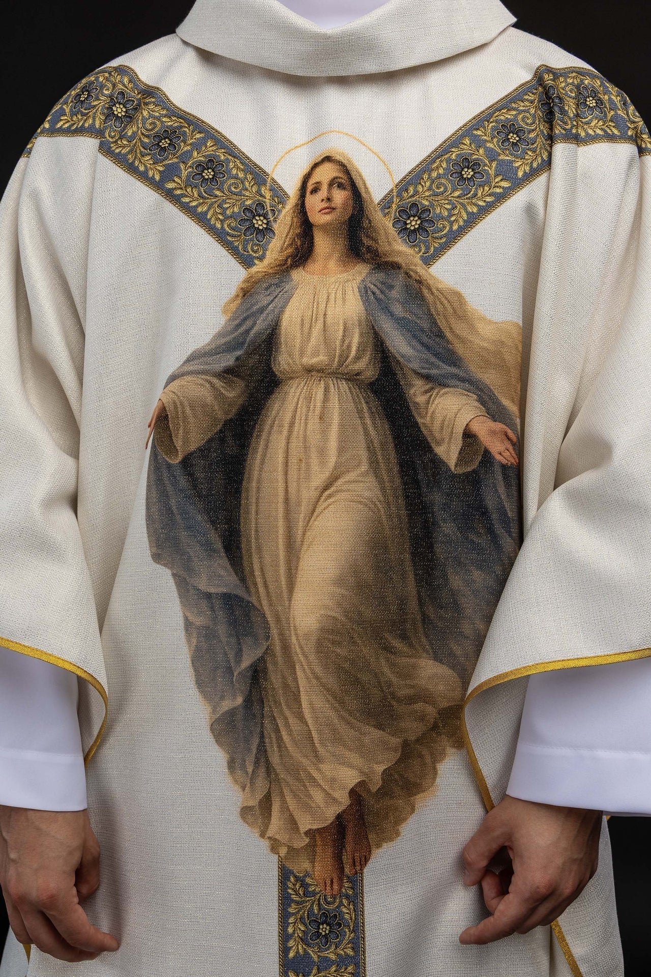 Printed chasuble with the image of Our Lady of the Assumption - Image 3