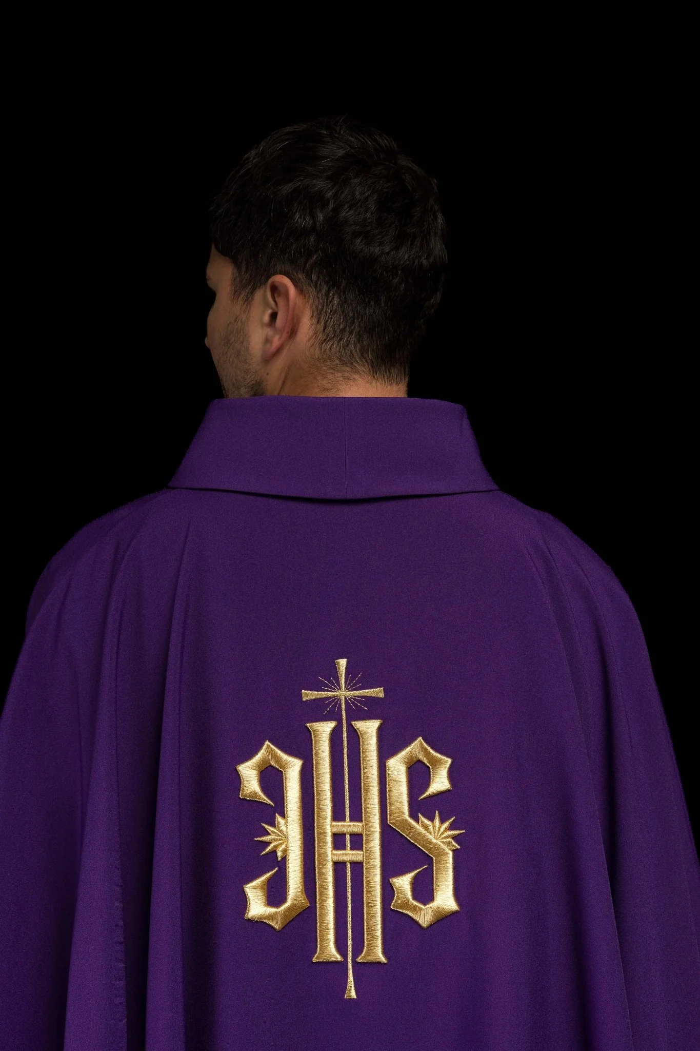 Purple chasuble embroidered with IHS motif - Image 5