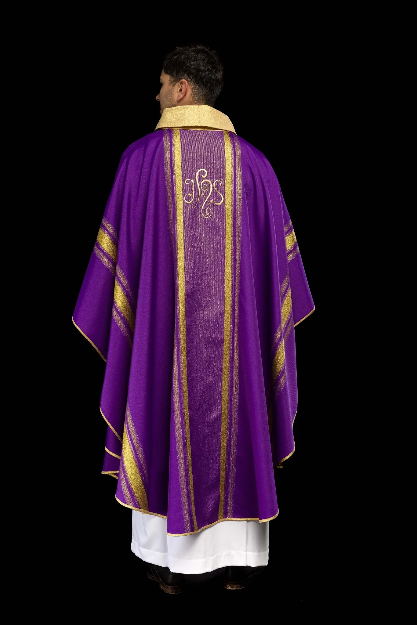 Purple chasuble embroidered with IHS motif with gilding - Image 8