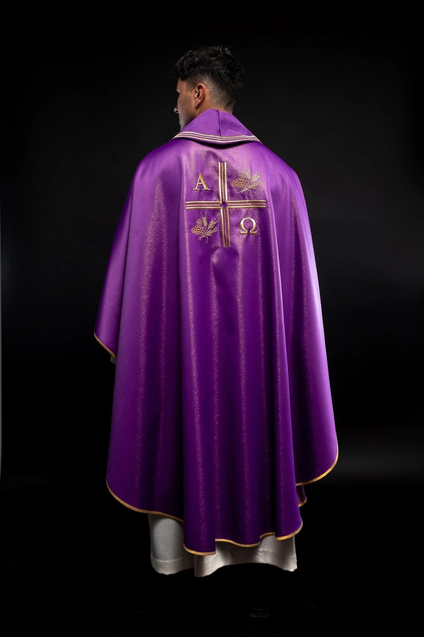 Purple chasuble made of glittery texture with Alpha, Omega, Cross and Wheat motifs - Image 5