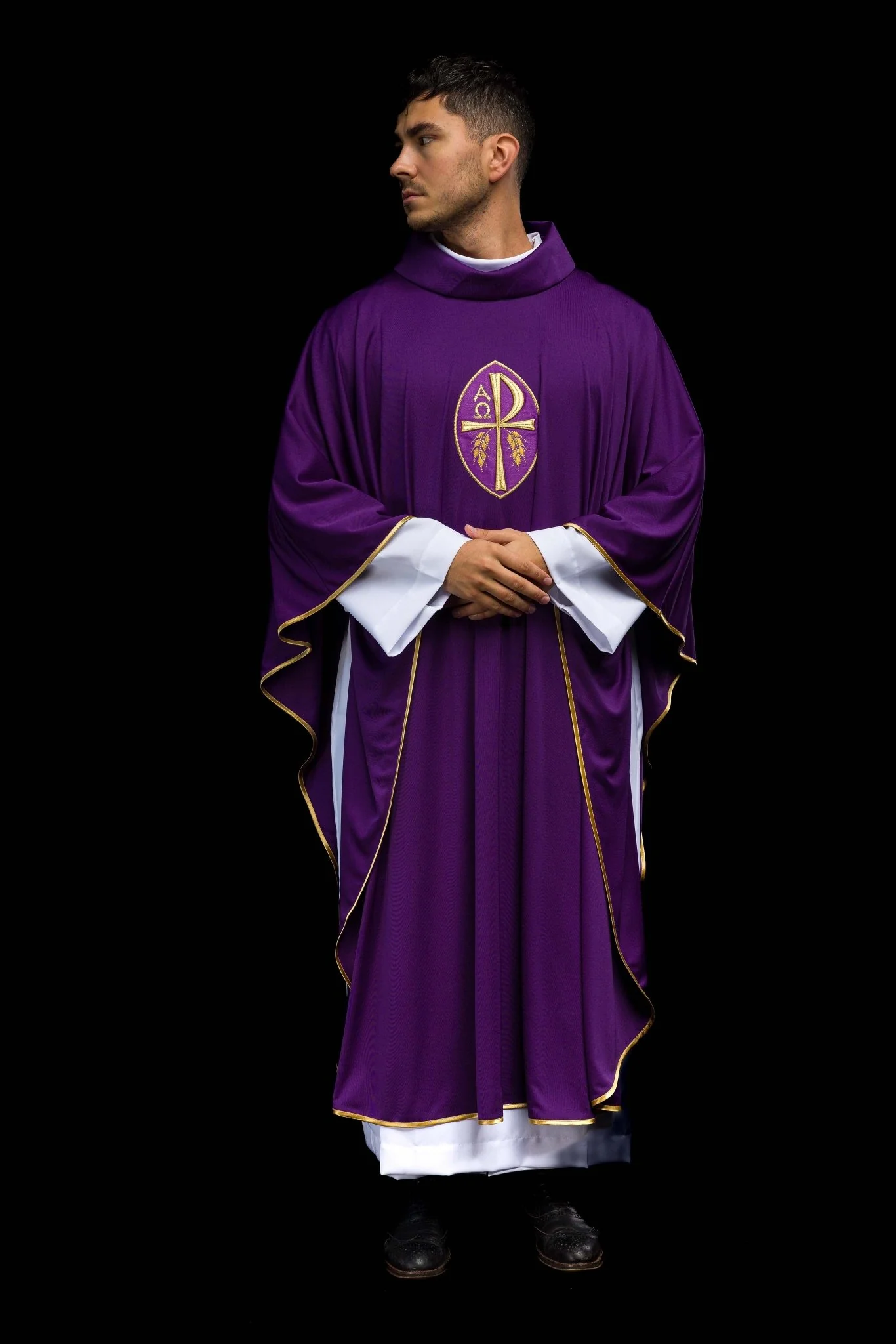 Purple chasuble made of light SACROLITE texture - Image 7