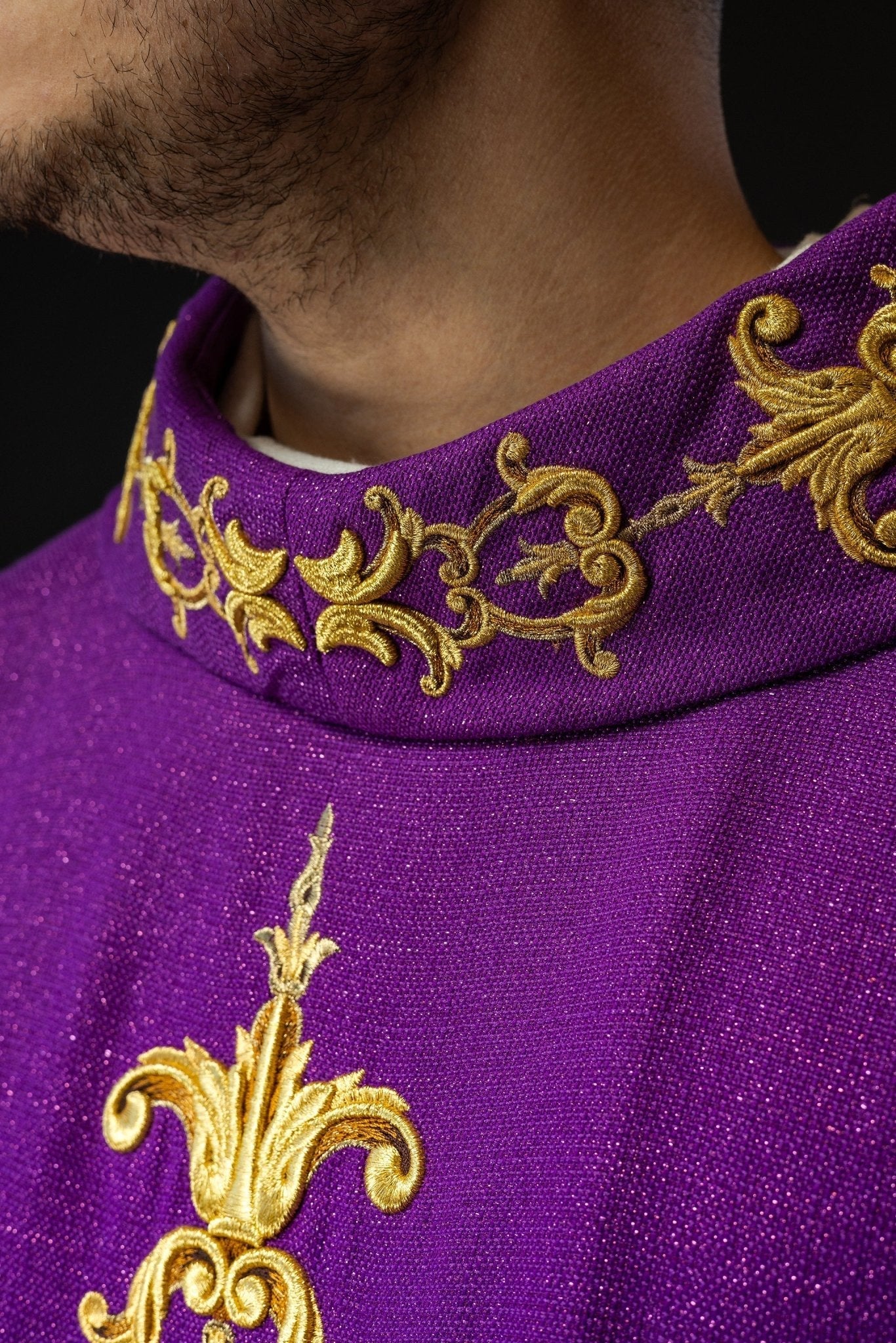 Purple chasuble richly embroidered with gemstones - Image 5
