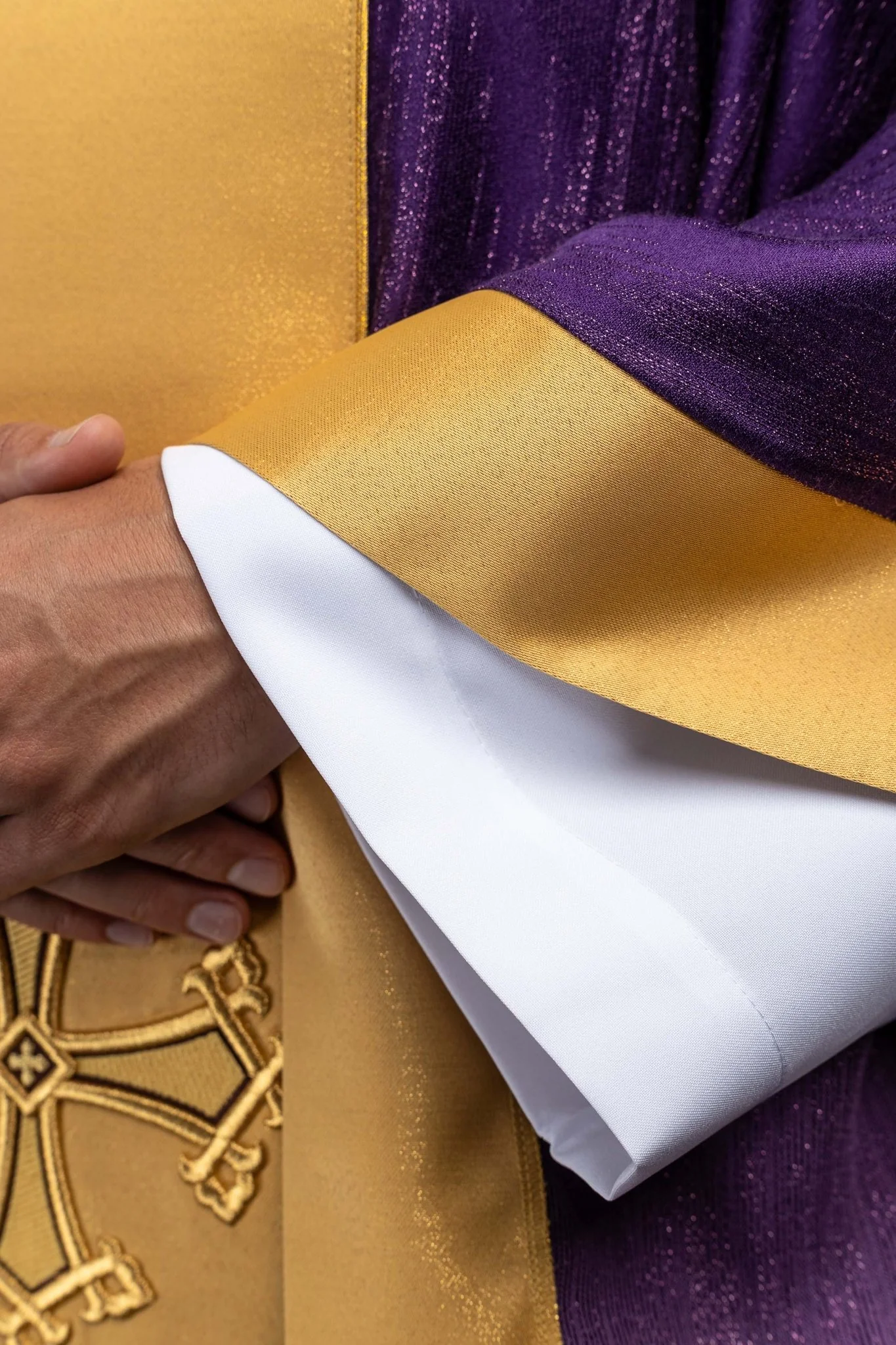 Purple chasuble with an embroidered cross motif and band on decorative fabric - Image 4