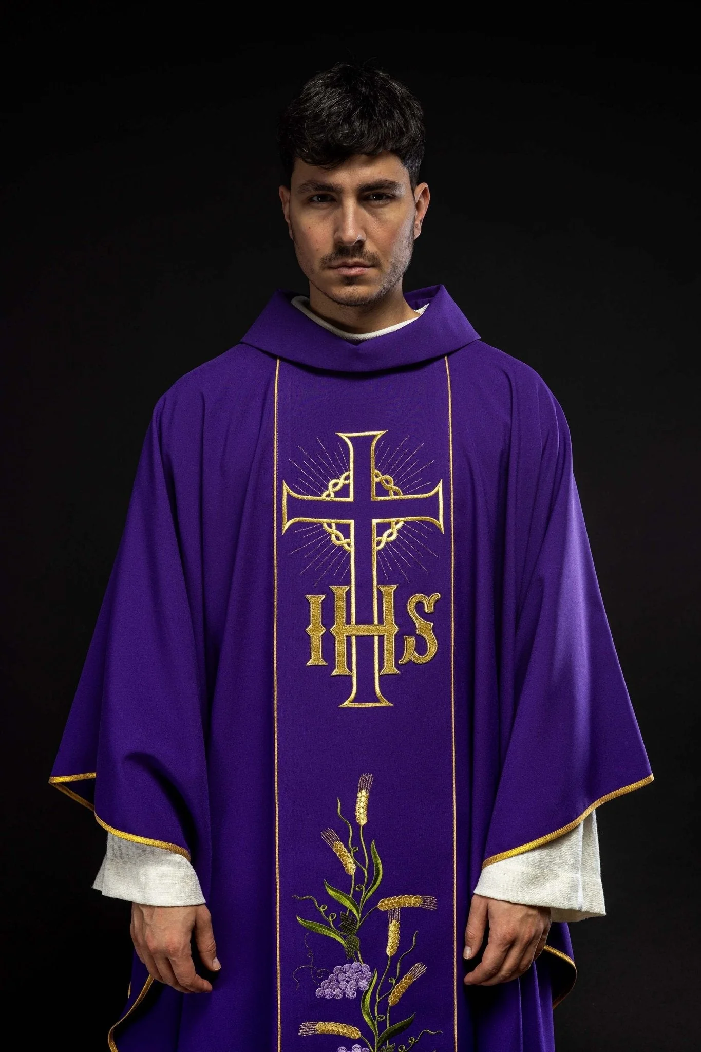 Purple chasuble with cross symbol and grapes - Image 2