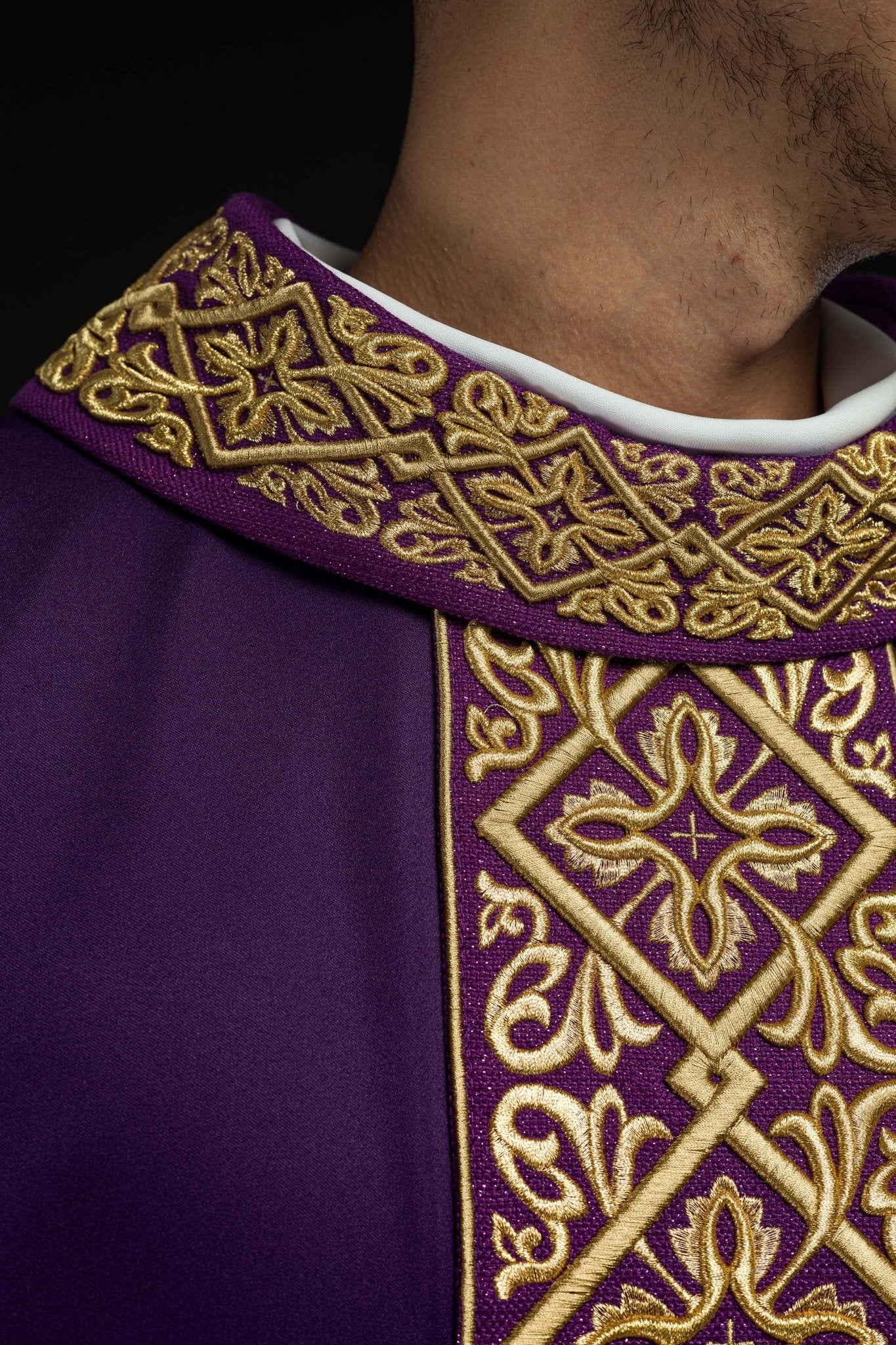 Purple chasuble with embroidered collar - Image 3
