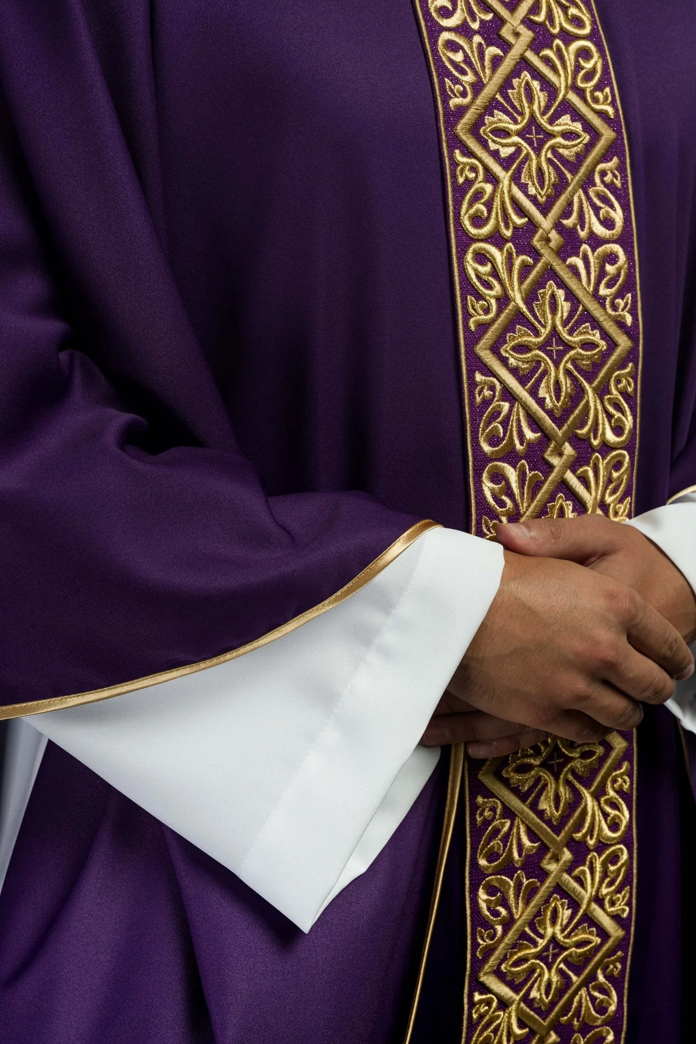 Purple chasuble with embroidered collar - Image 5
