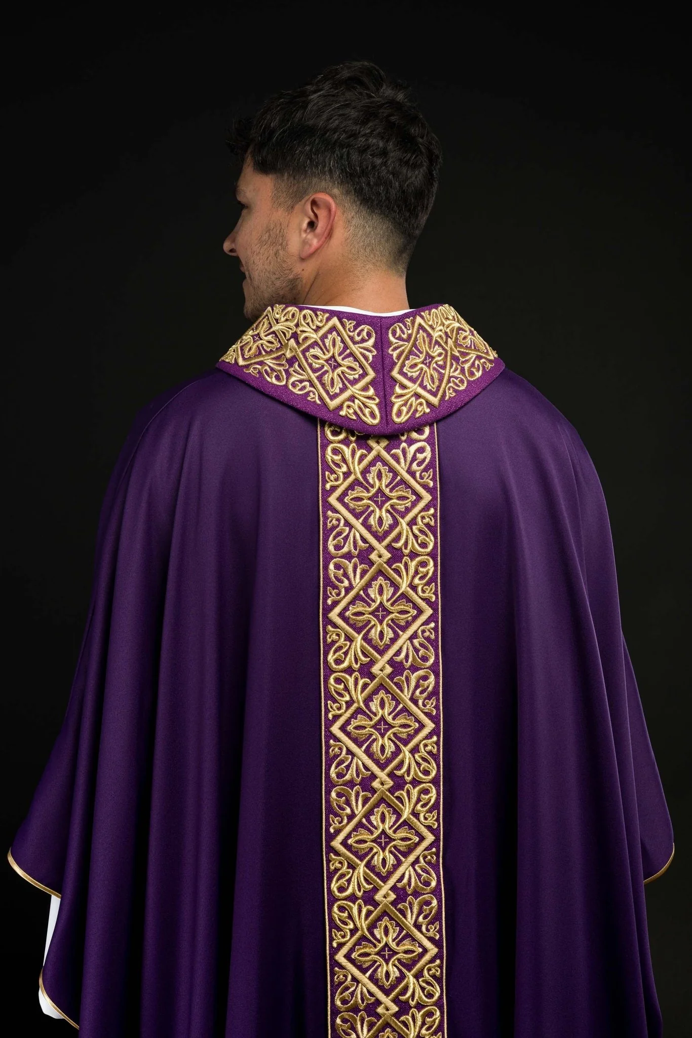 Purple chasuble with embroidered collar - Image 7