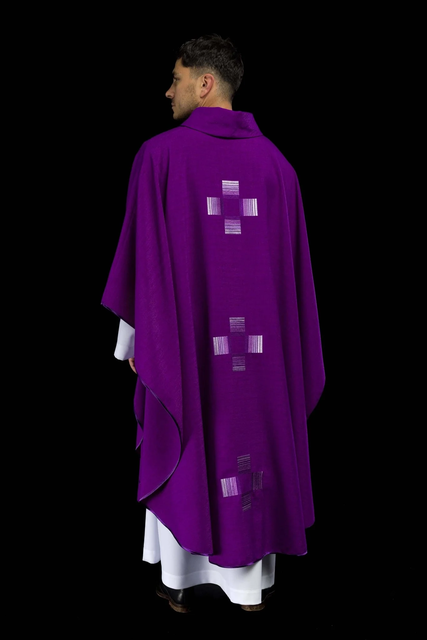 Purple chasuble with embroidered crosses - Image 8
