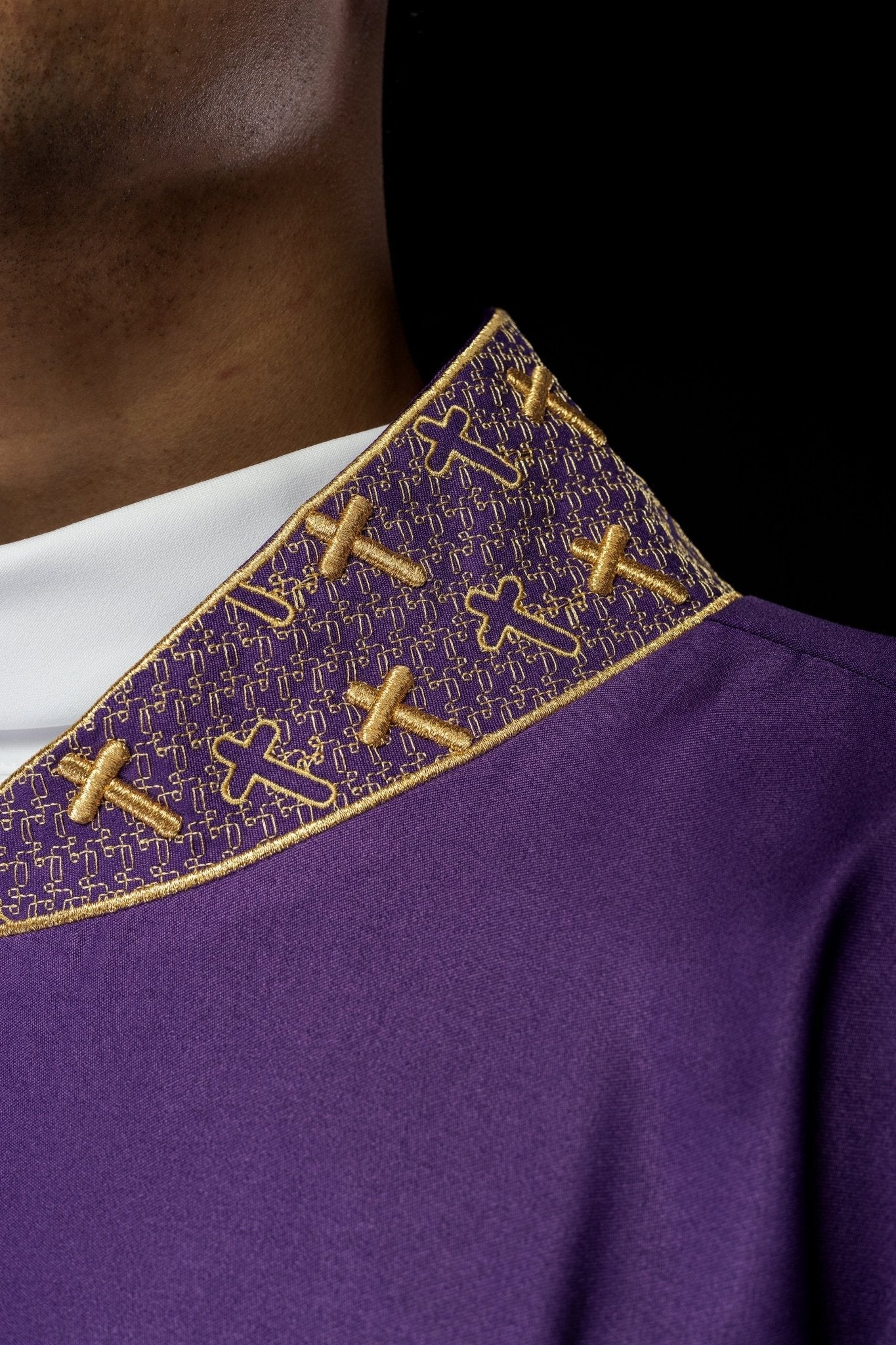 Purple chasuble with gold collar and cross embroidery - Image 4